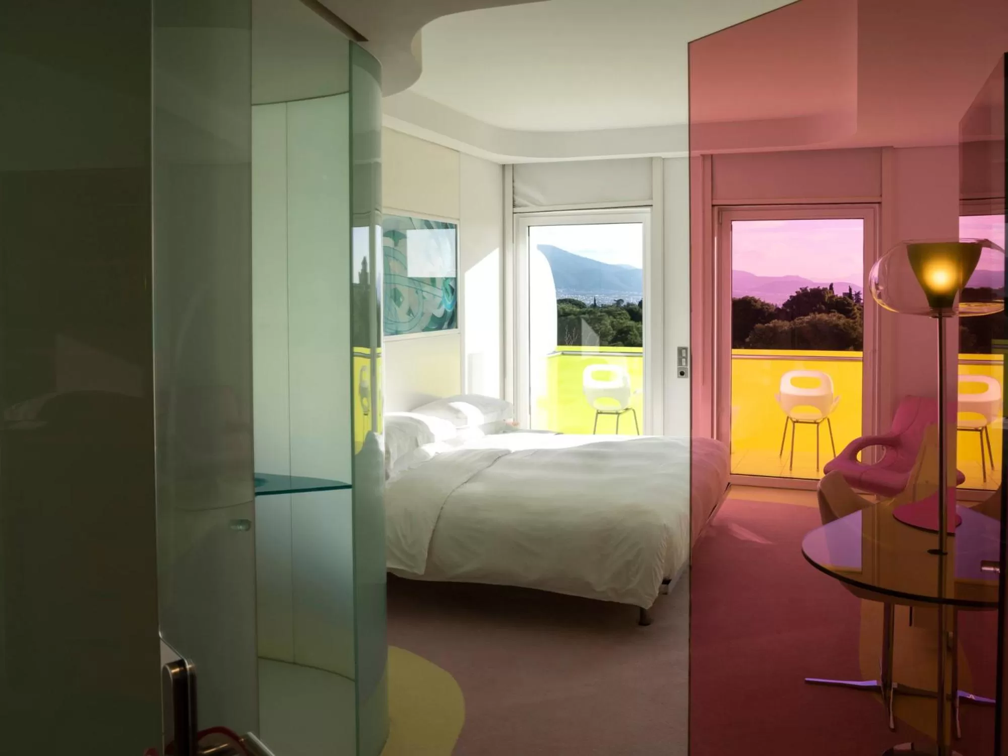 Photo of the whole room, Bed in Semiramis