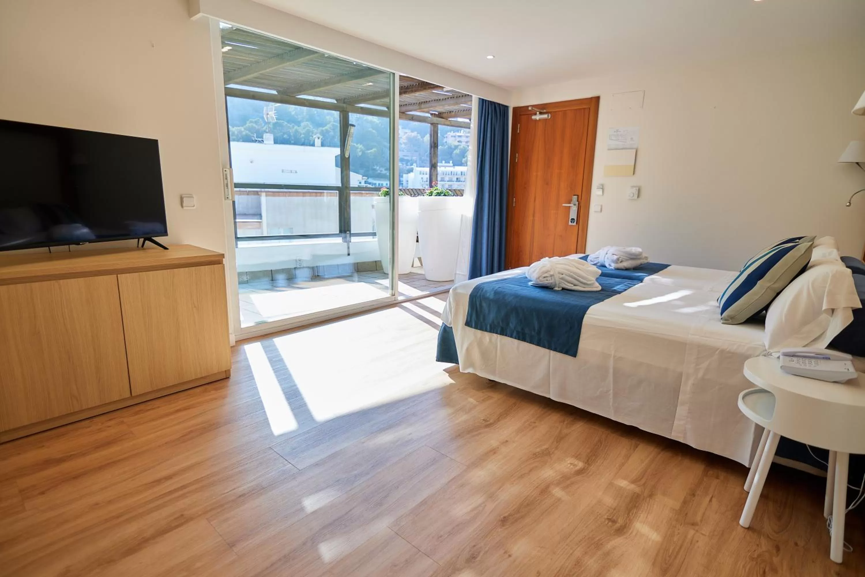 TV and multimedia, Bed in Los Geranios