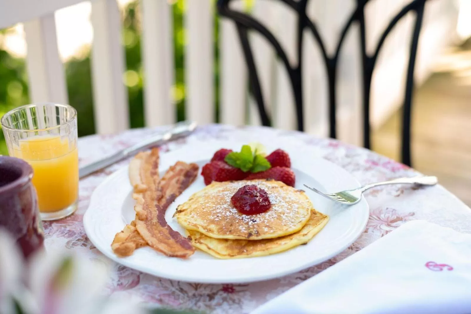 American breakfast in Palmer House Inn