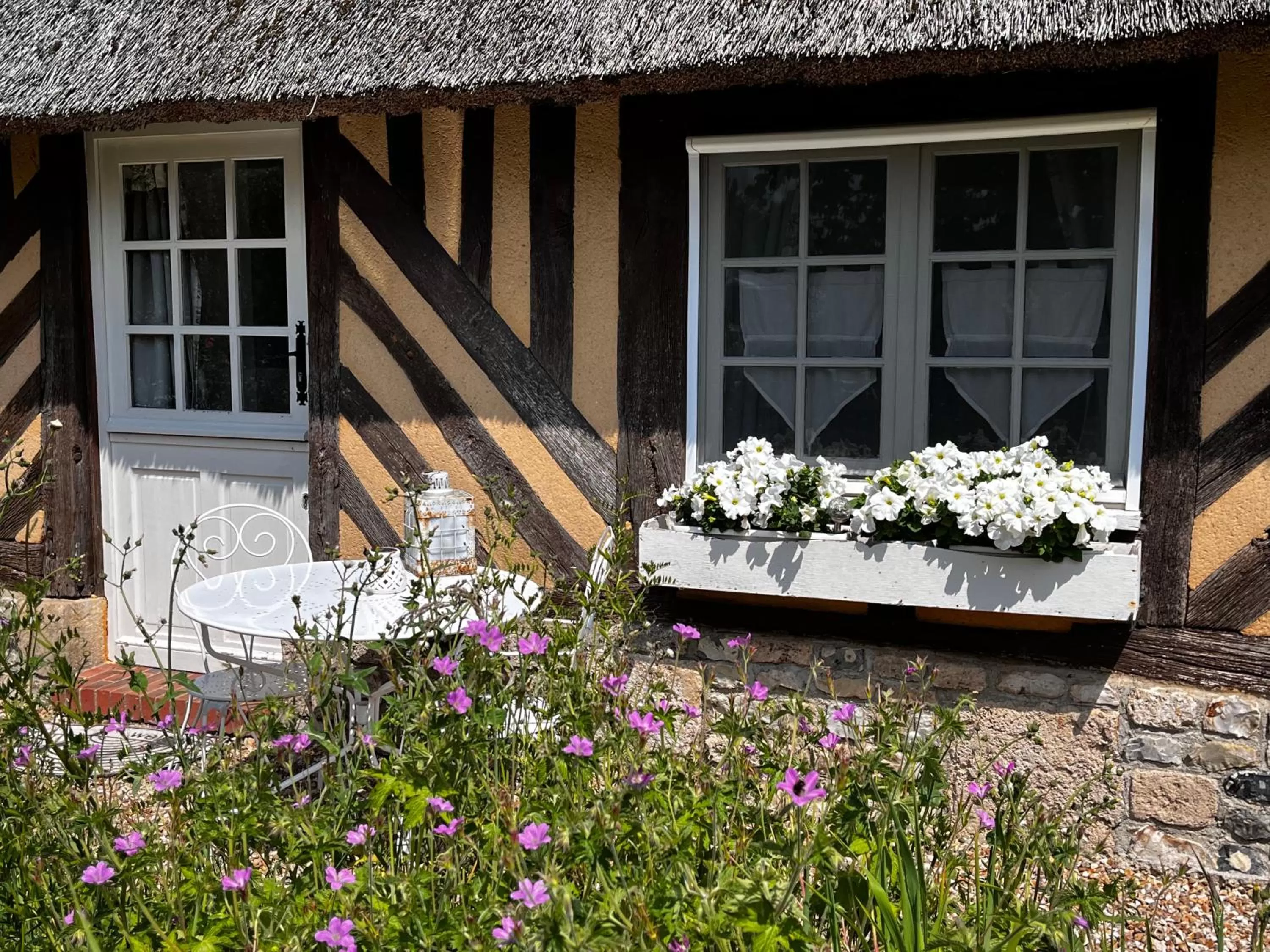 Facade/entrance in La Romance et la Romanesque