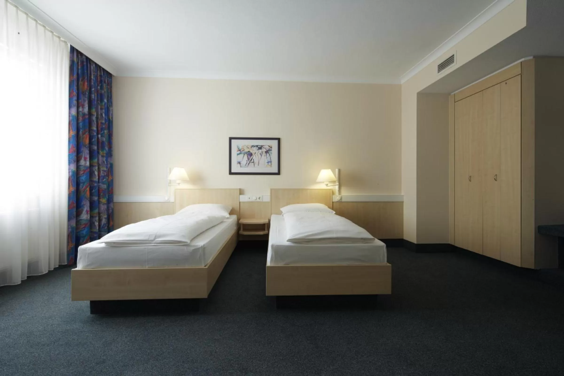 Photo of the whole room in IntercityHotel Kassel
