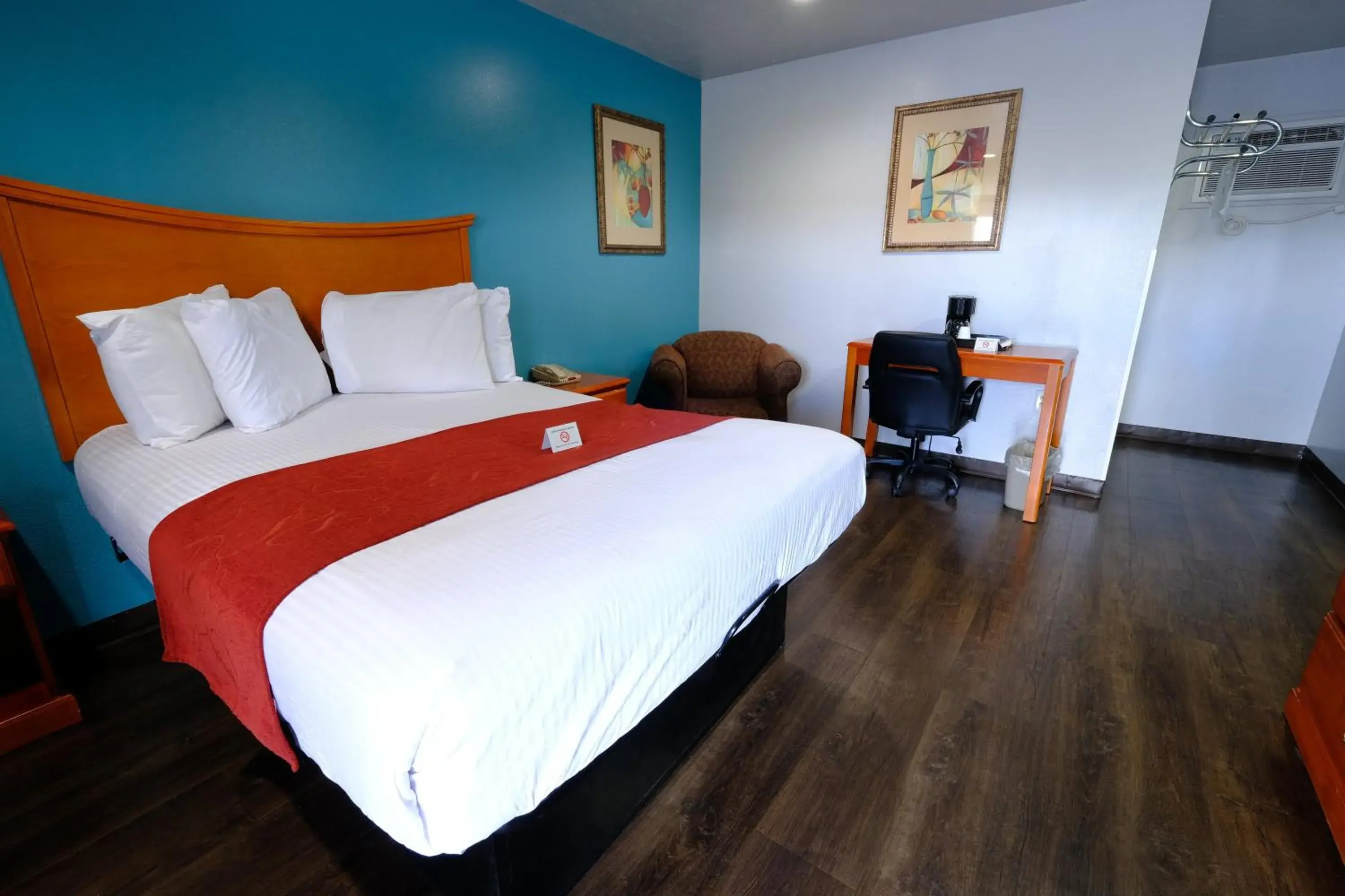 Queen Room - Non-Smoking in M Star Hotel Searcy Queen Room - Non-Smoking in M Star Hotel Searcy