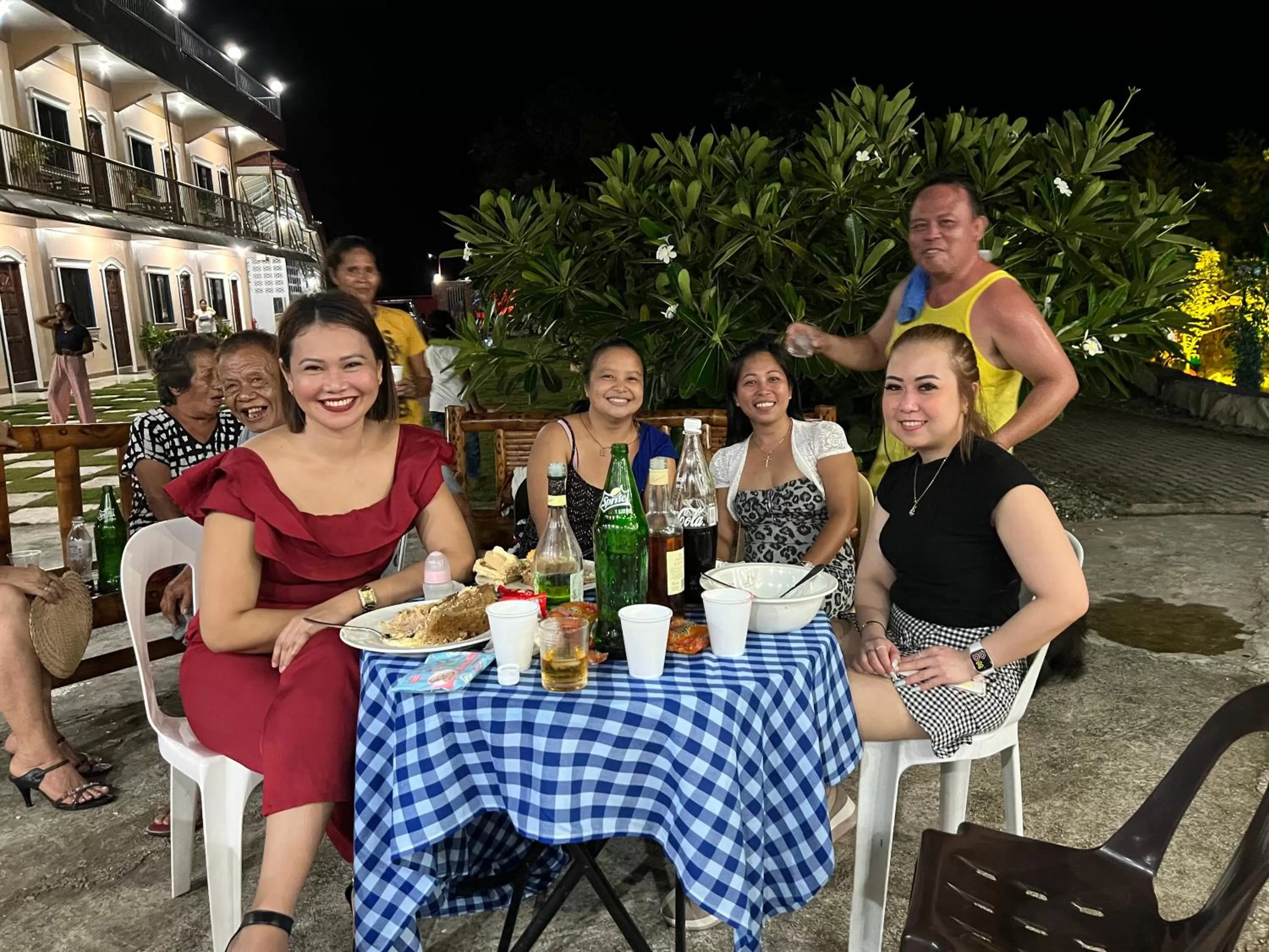 Restaurant/places to eat in La Plumerias