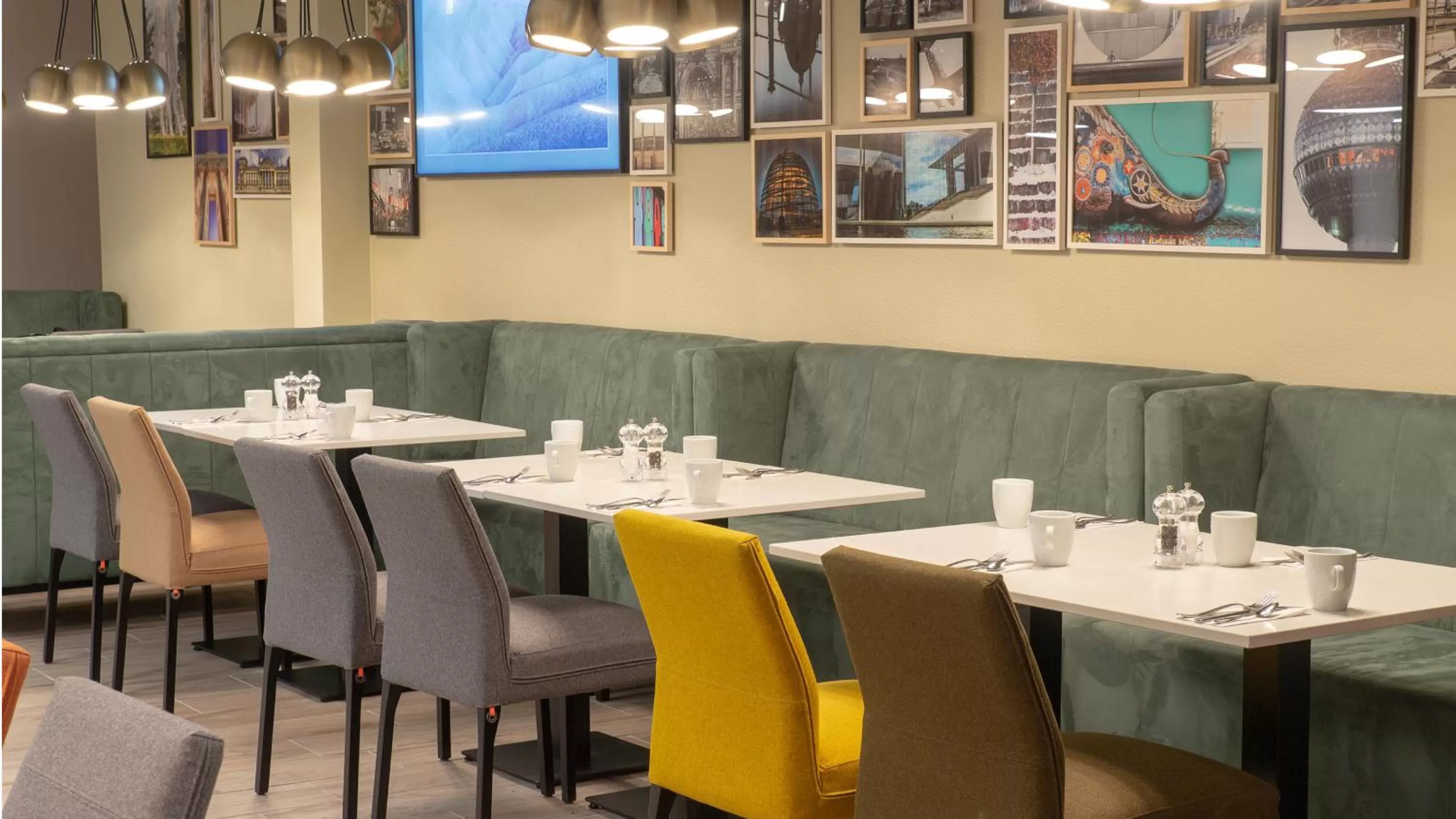 Restaurant/places to eat in Holiday Inn Berlin Airport - Conference Centre by IHG