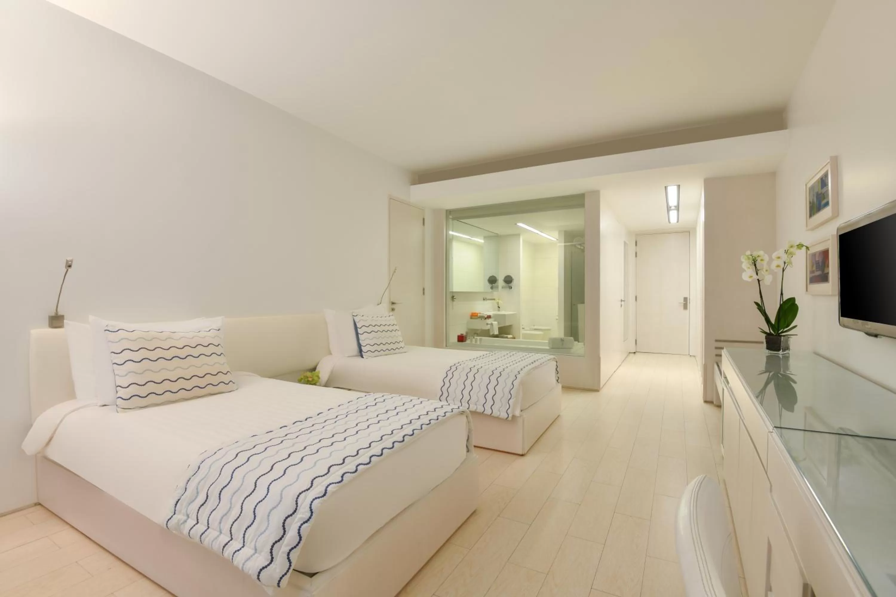 Bathroom, Bed in Kempinski Hotel Aqaba