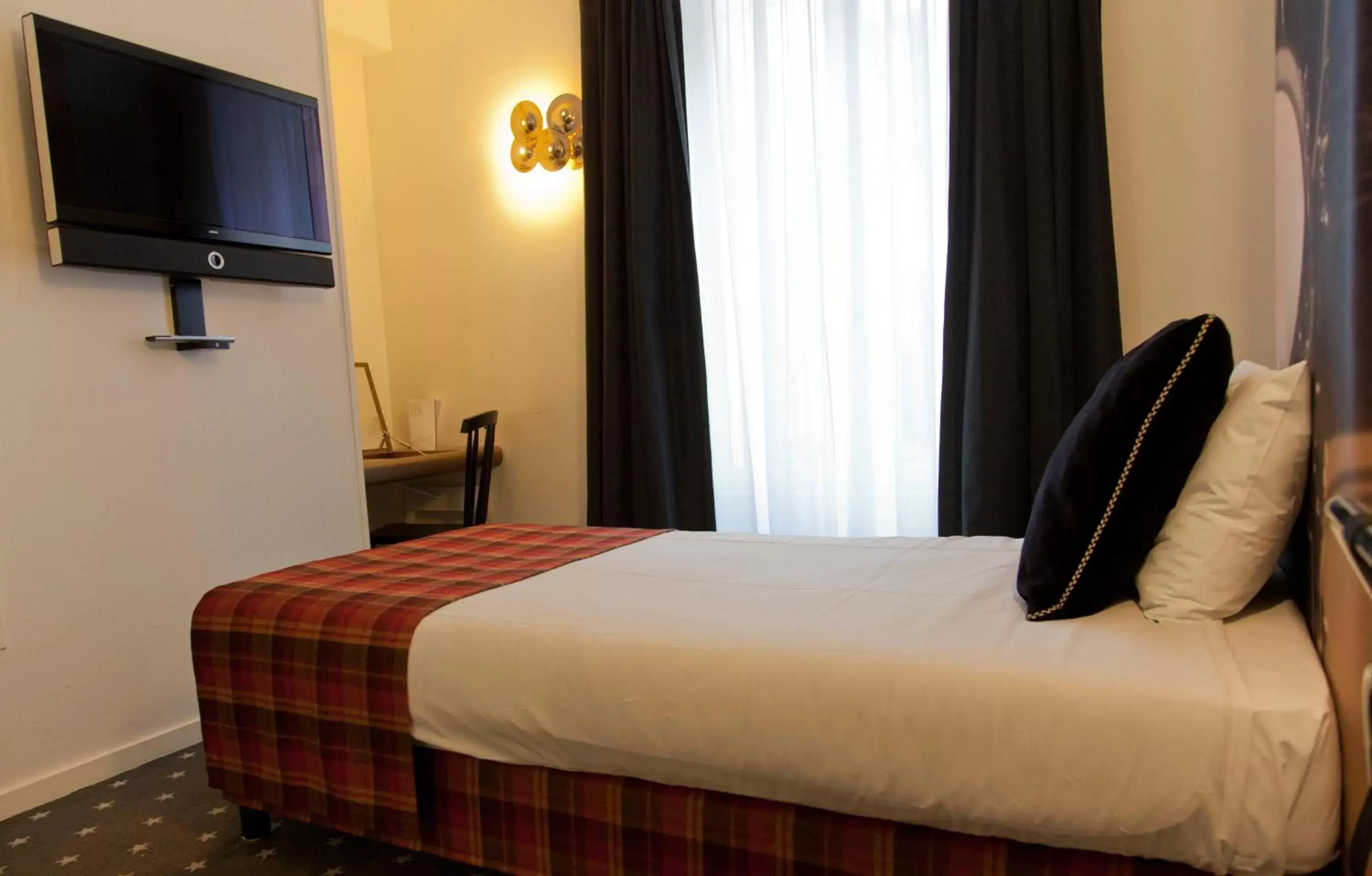 Single Room in Hôtel du Triangle d'Or Single Room in Hôtel du Triangle d'Or