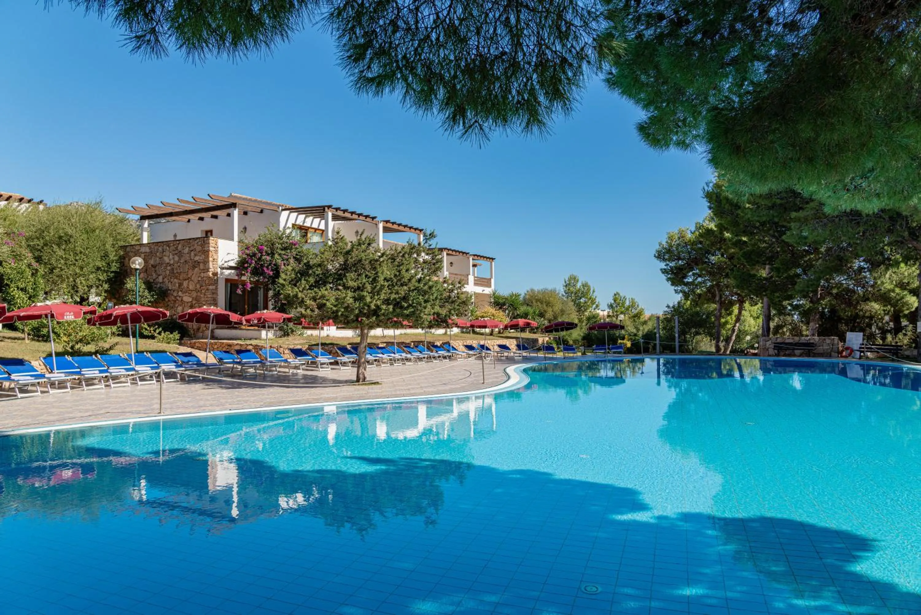 Swimming pool in Club Esse Palmasera