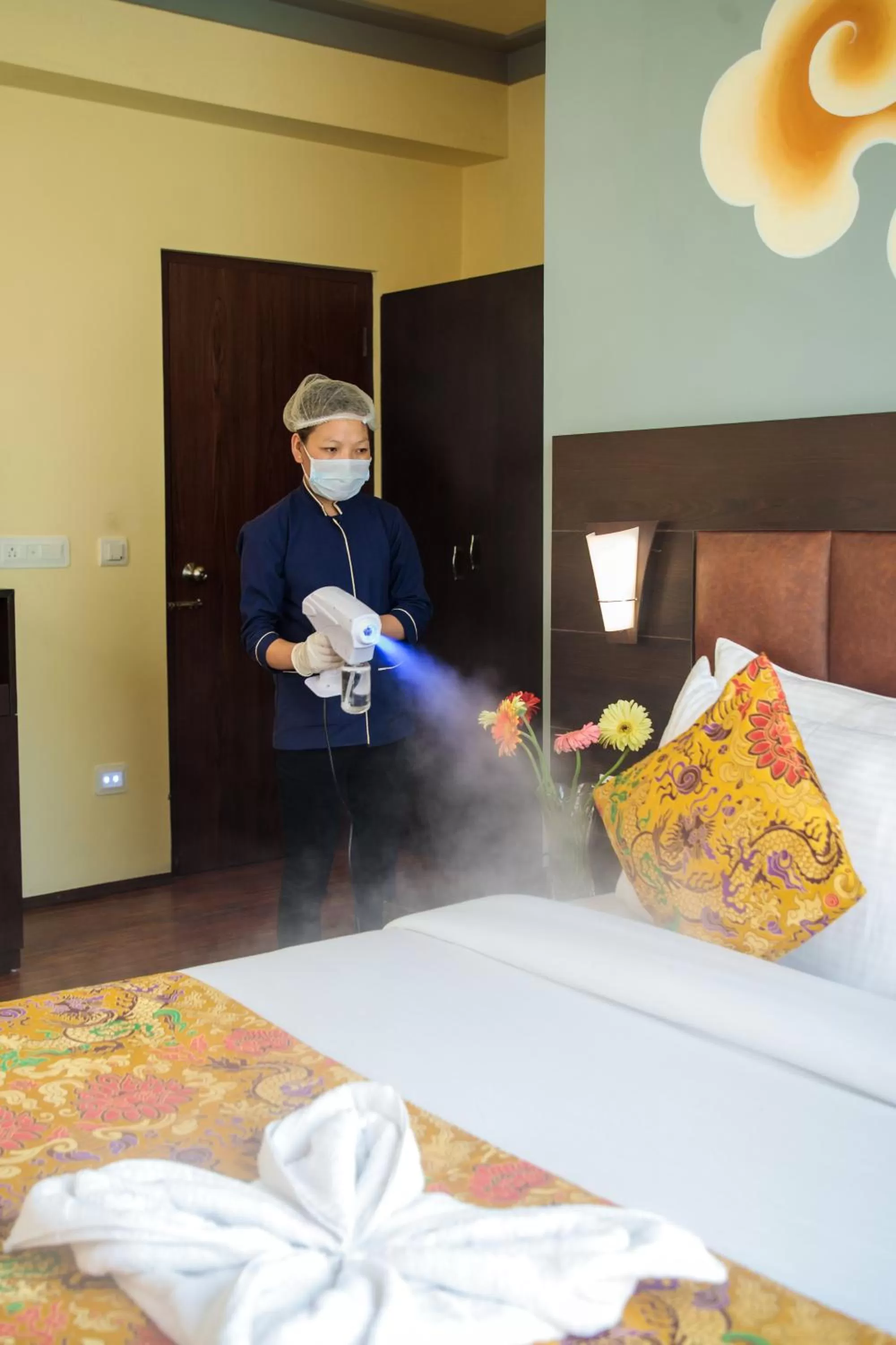 People, Bed in Muscatel Grand Silkroute - 300 Mts from MG Marg