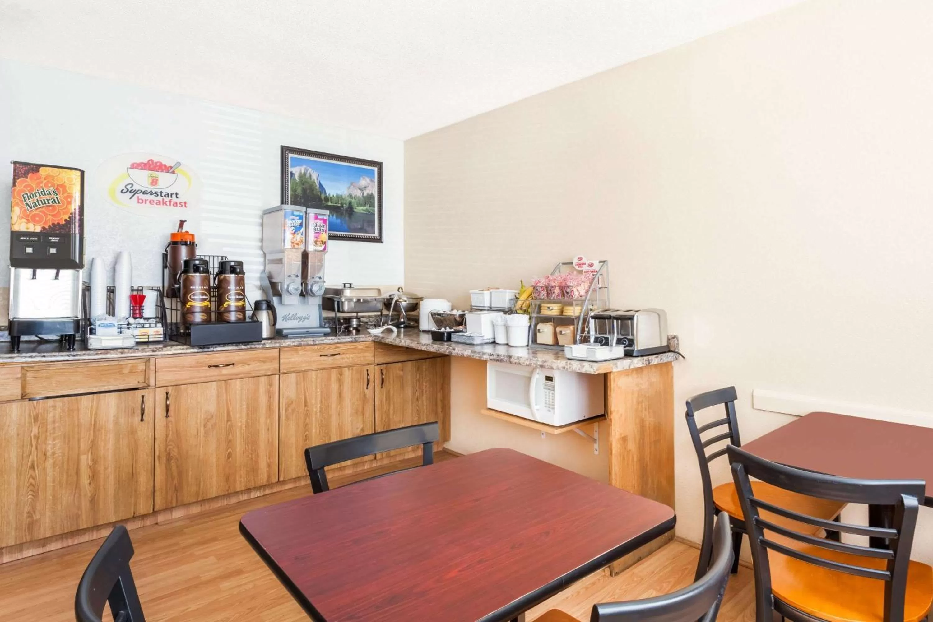 Restaurant/places to eat in Super 8 by Wyndham Montgomery Maybrook