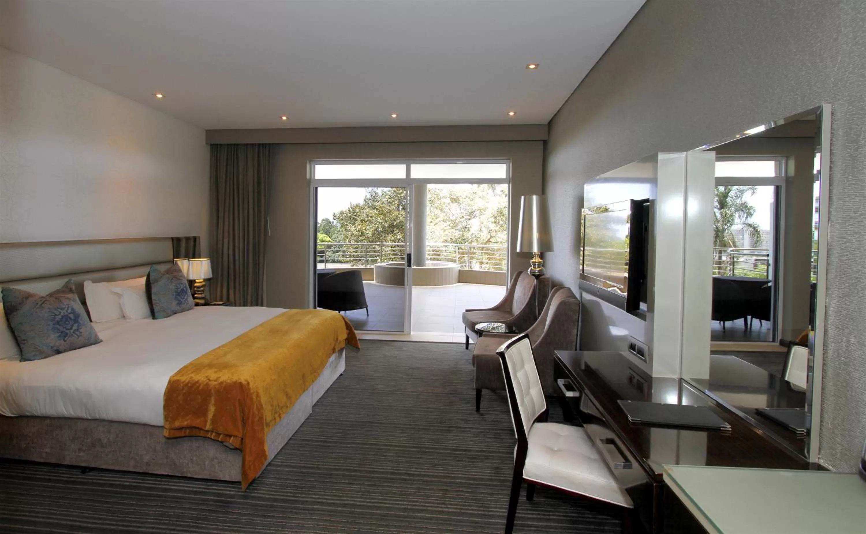 Balcony/Terrace, Bed in Coastlands Musgrave Hotel