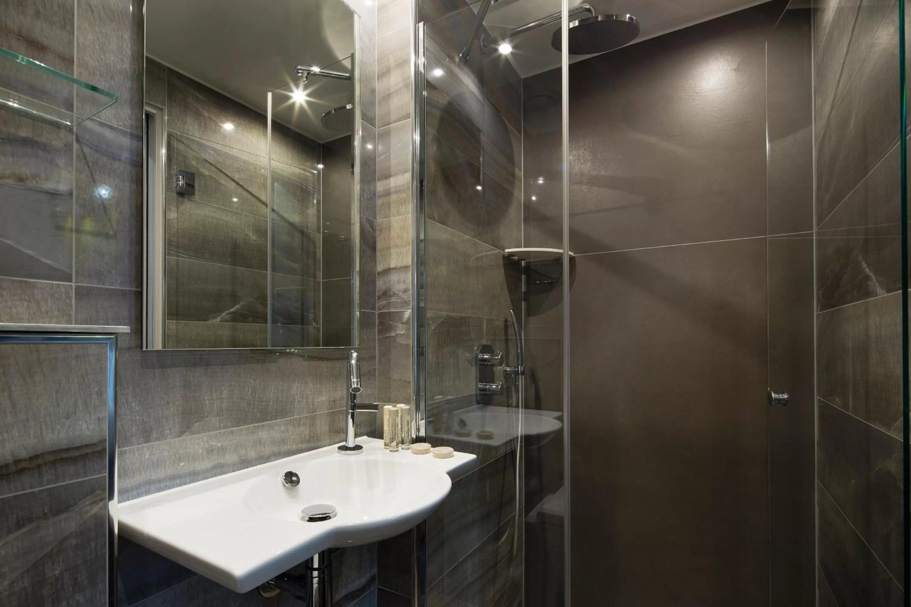 Bathroom in Hotel Duette Paris