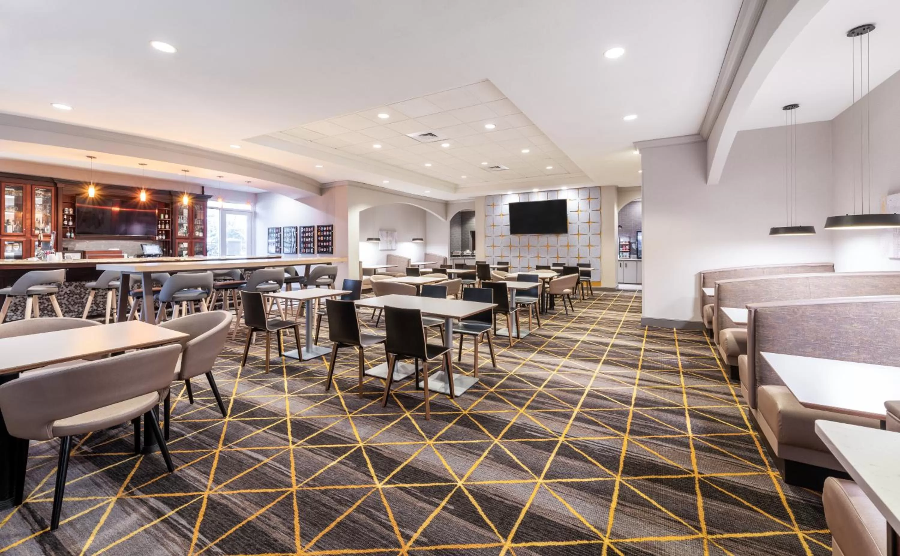 Lounge or bar in Holiday Inn Hotel & Suites - Orange Park - Wells Rd.
