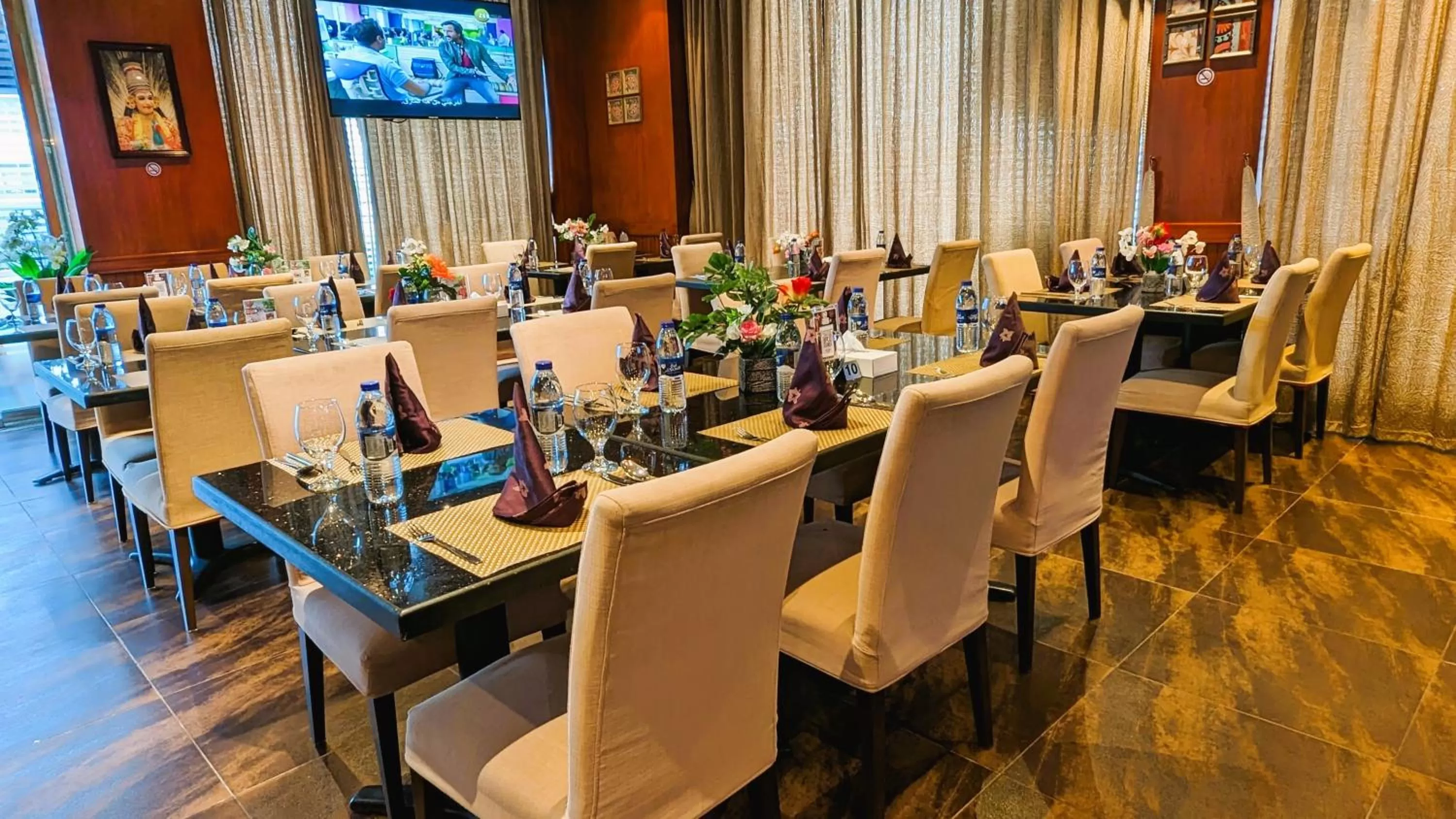 Restaurant/places to eat in City Tower Hotel