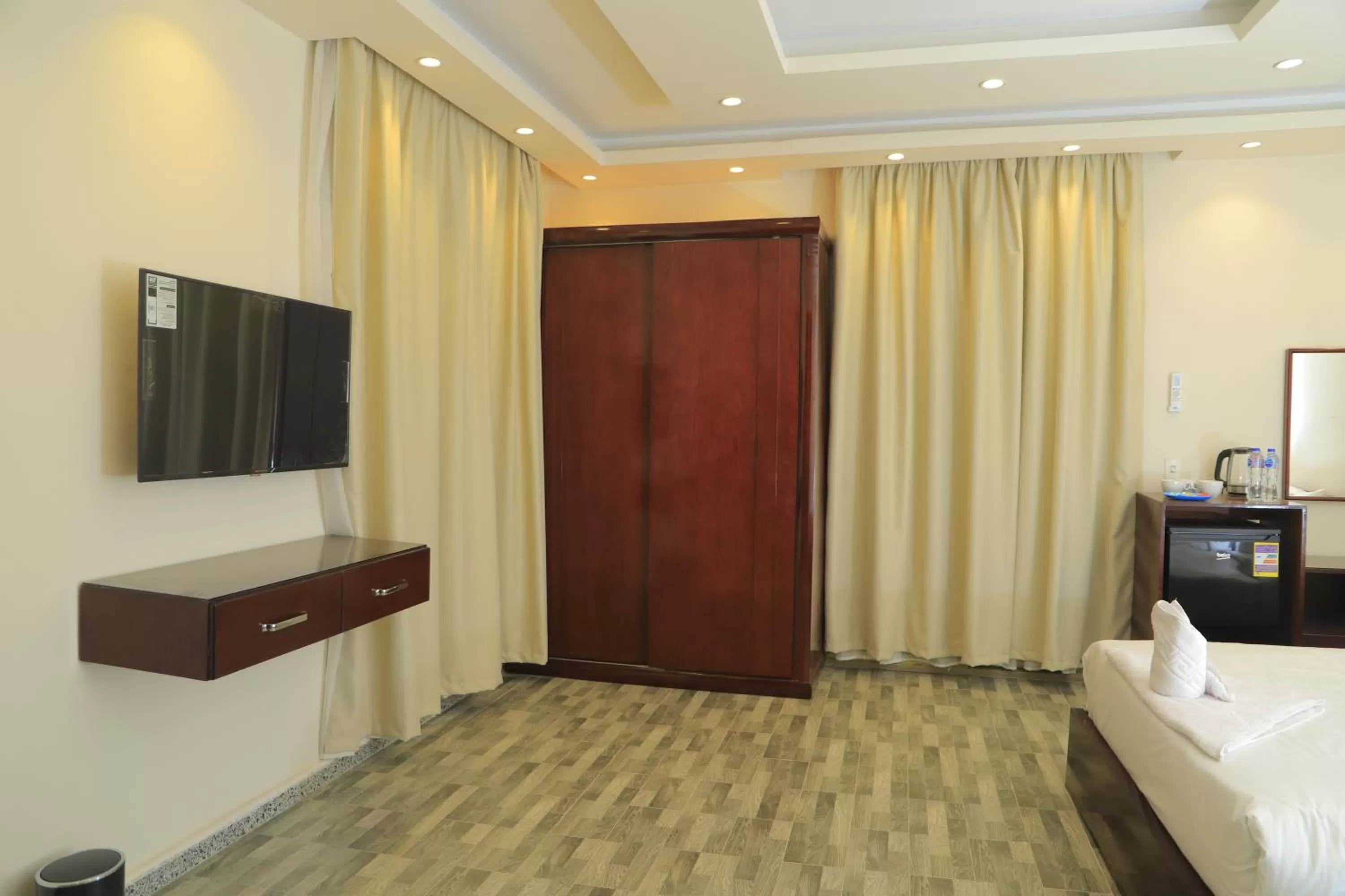 Communal lounge/ TV room, TV/Entertainment Center in Jewel Grand Museum & Pyramids View