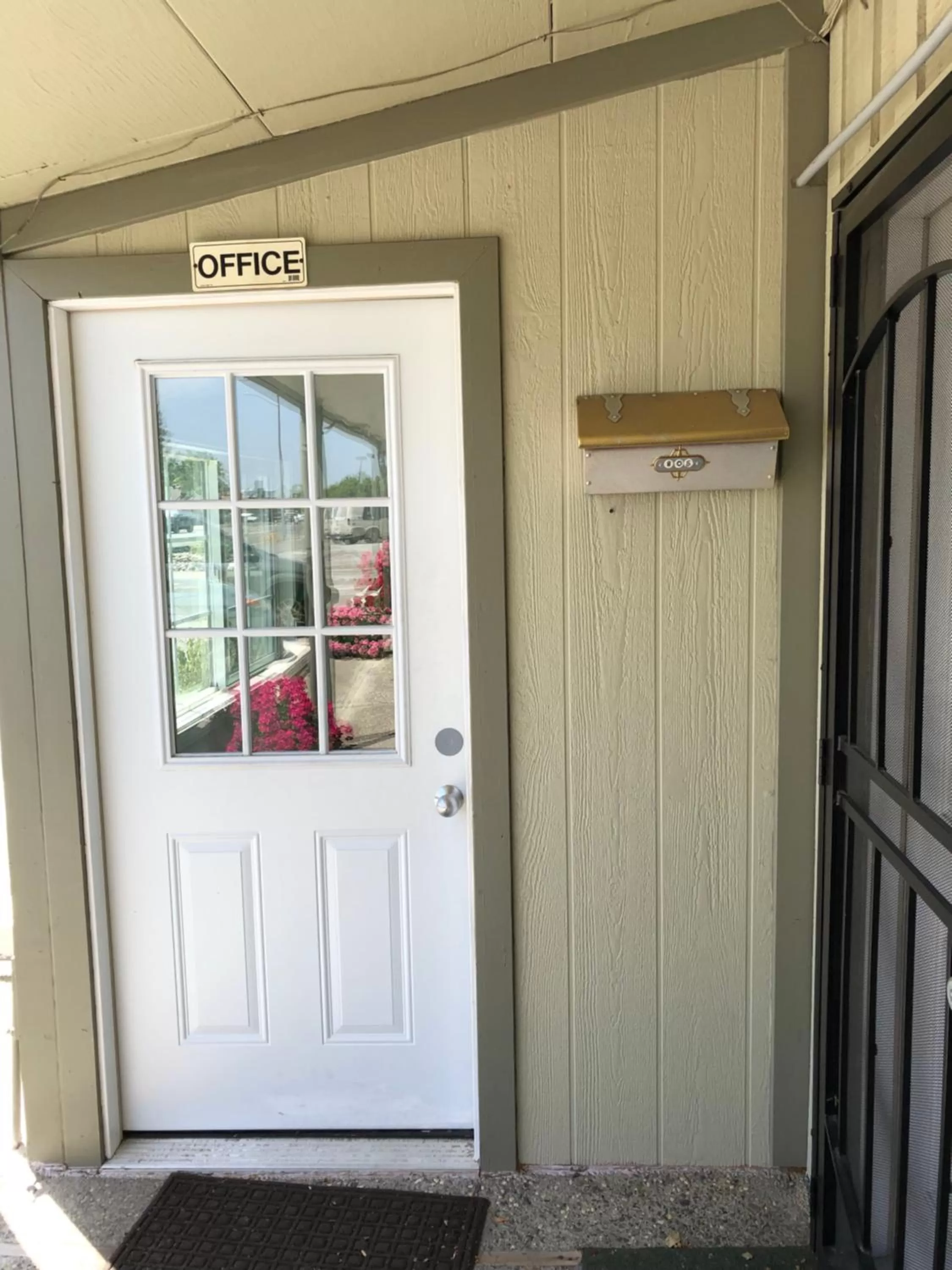 Property building in Dixon Motel