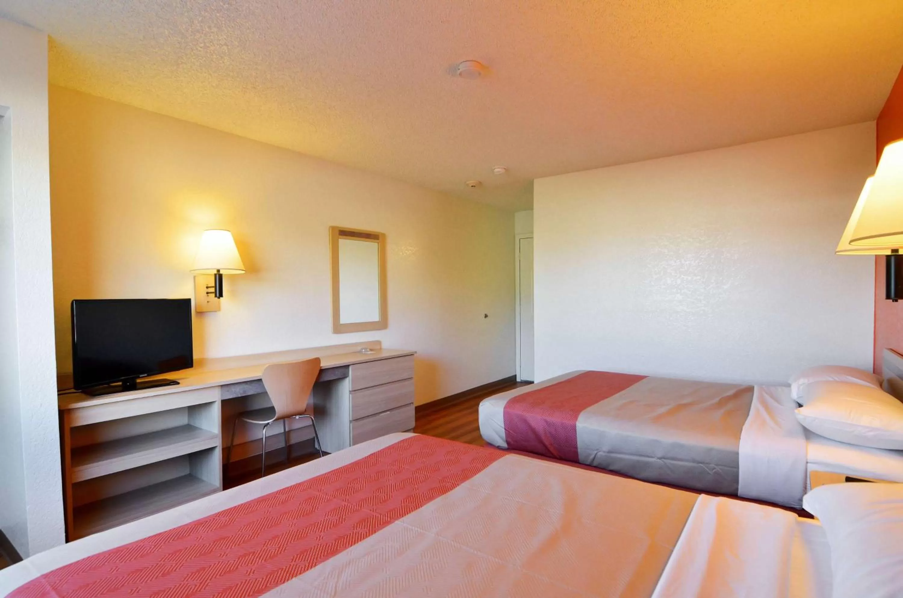 TV and multimedia, Bed in Motel 6-North Palm Springs, CA - North