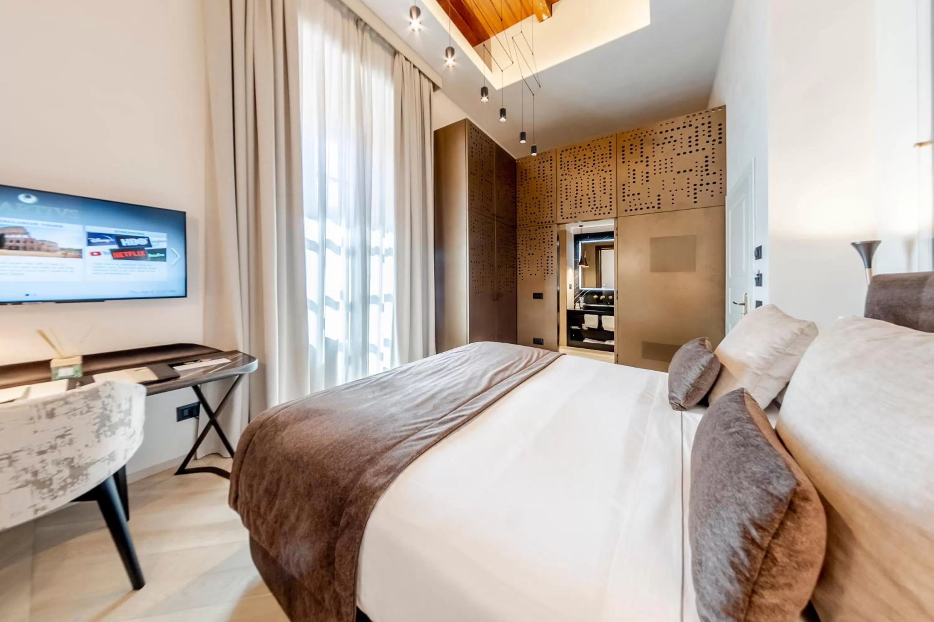 Communal lounge/ TV room, Bed in Martius Private Suites Hotel
