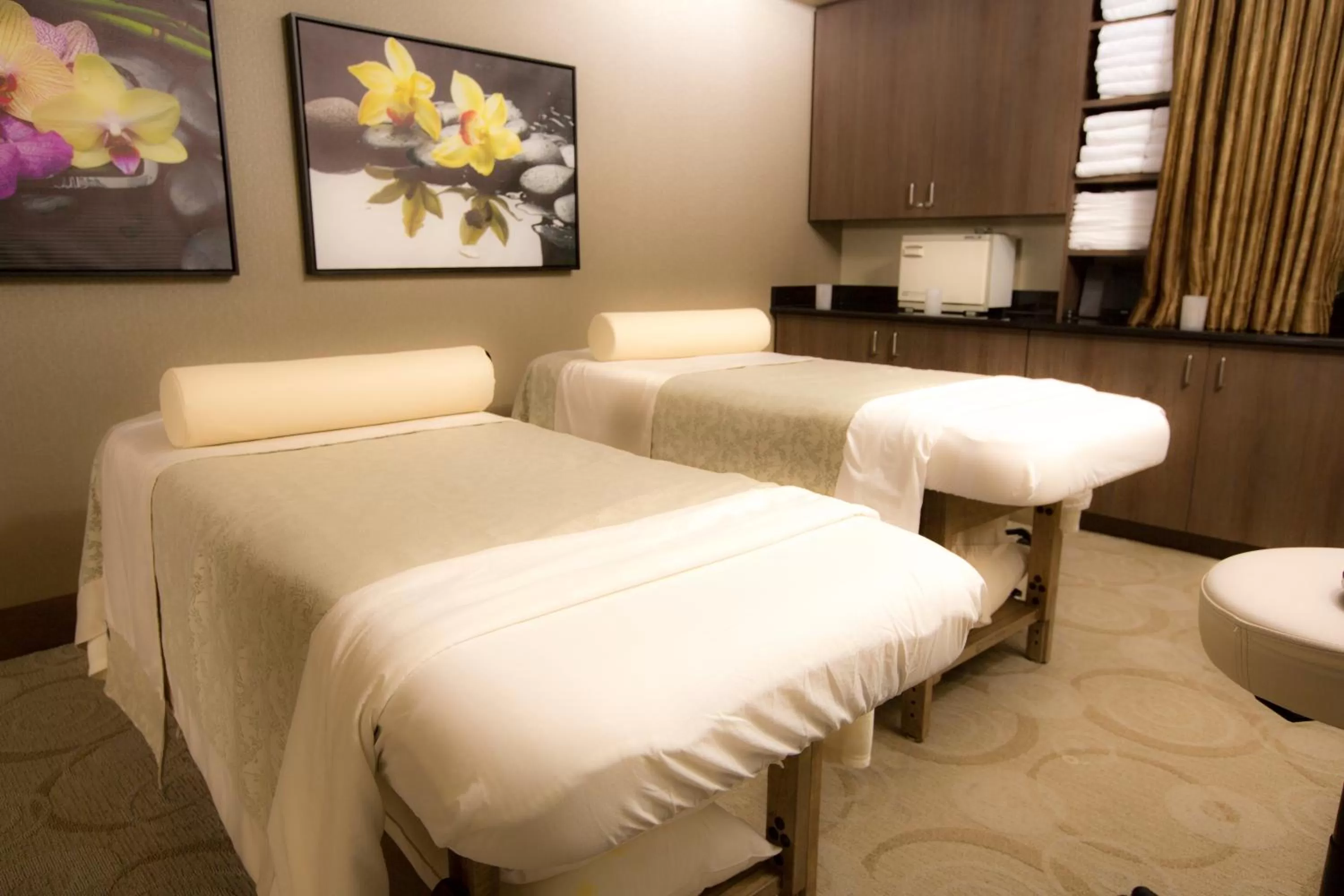 Massage in Akwesasne Mohawk Casino Resort and Players Inn Hotel -formerly Comfort Inn and Suites Hogansburg NY