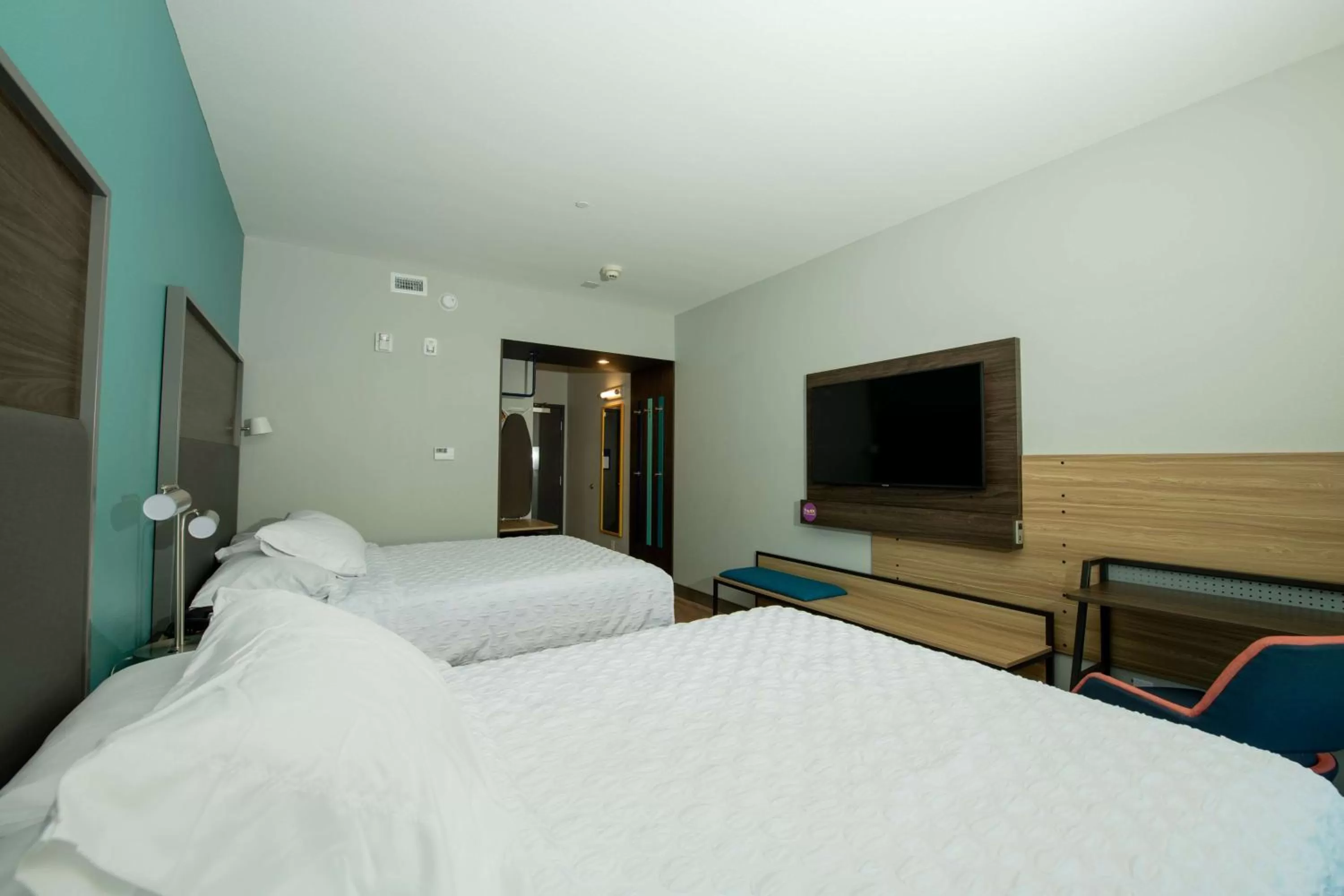 Queen Room with Two Queen Beds - Mobility/Hearing Accessible in Tru By Hilton The Colony