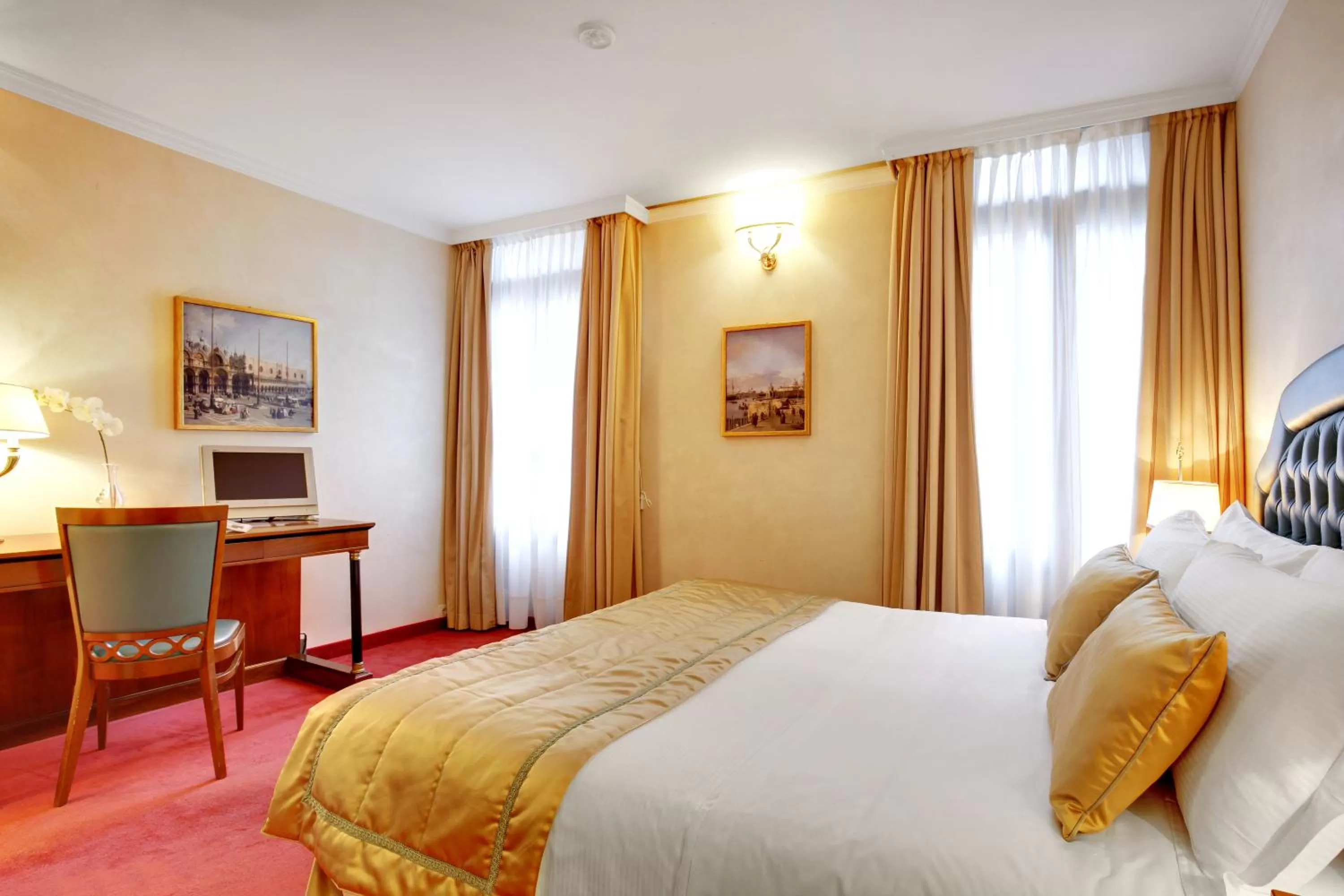 Photo of the whole room, Bed in Hotel Donà Palace