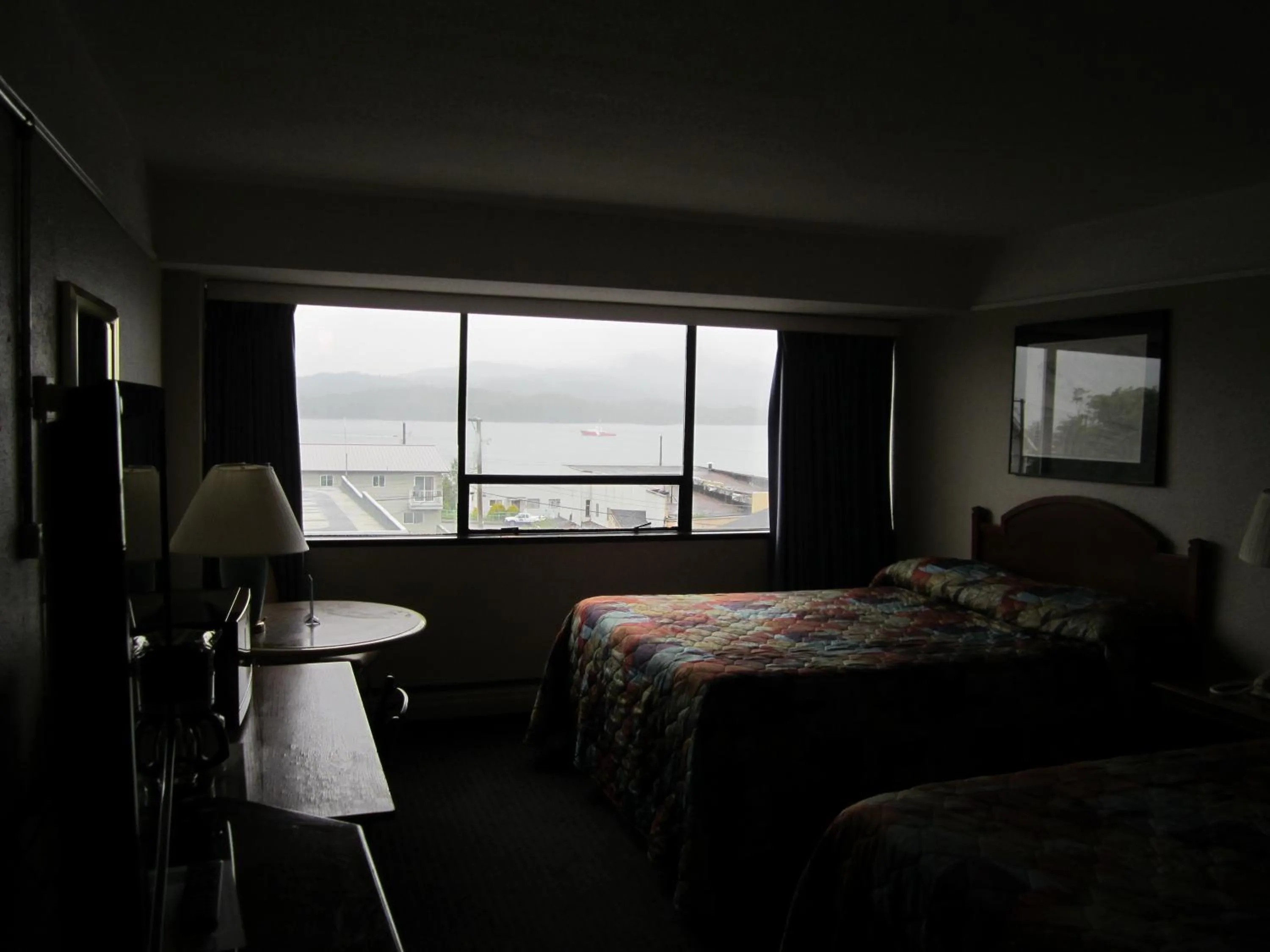 Photo of the whole room, Bed in Moby Dick Inn