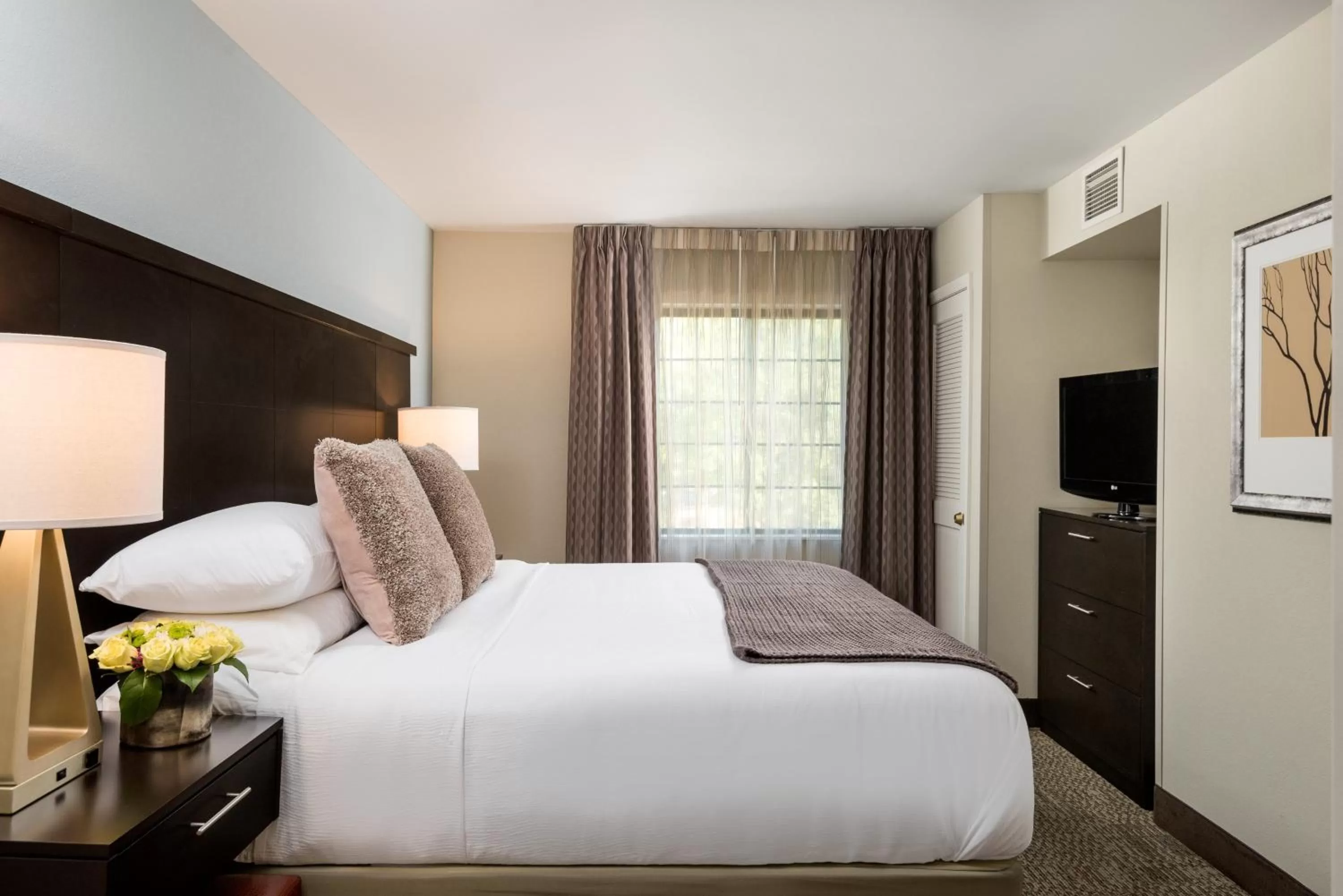 Photo of the whole room, Bed in Staybridge Suites Chantilly Dulles Airport by IHG