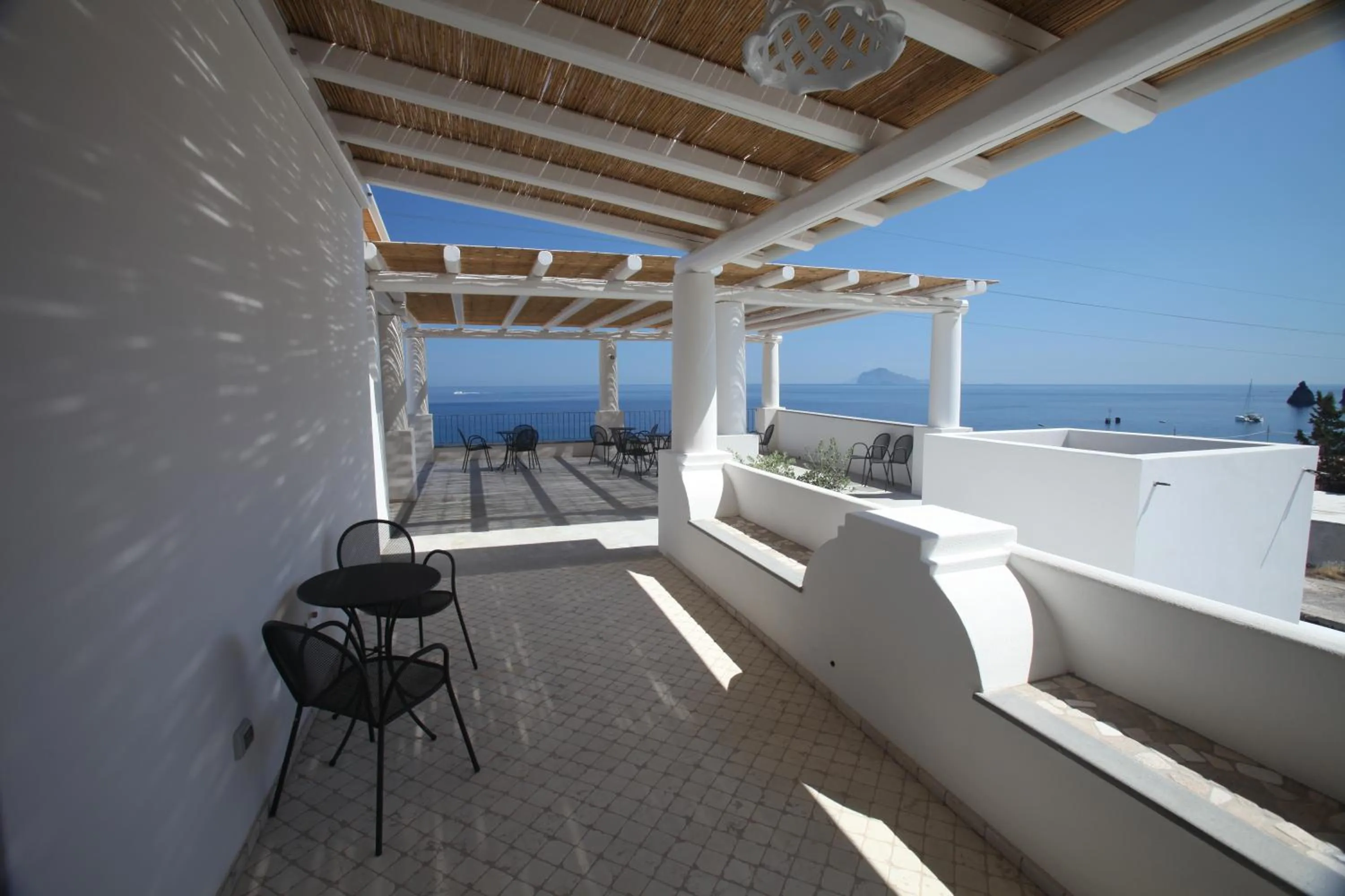 Facade/entrance in Hotel Cutimare - Aeolian Charme