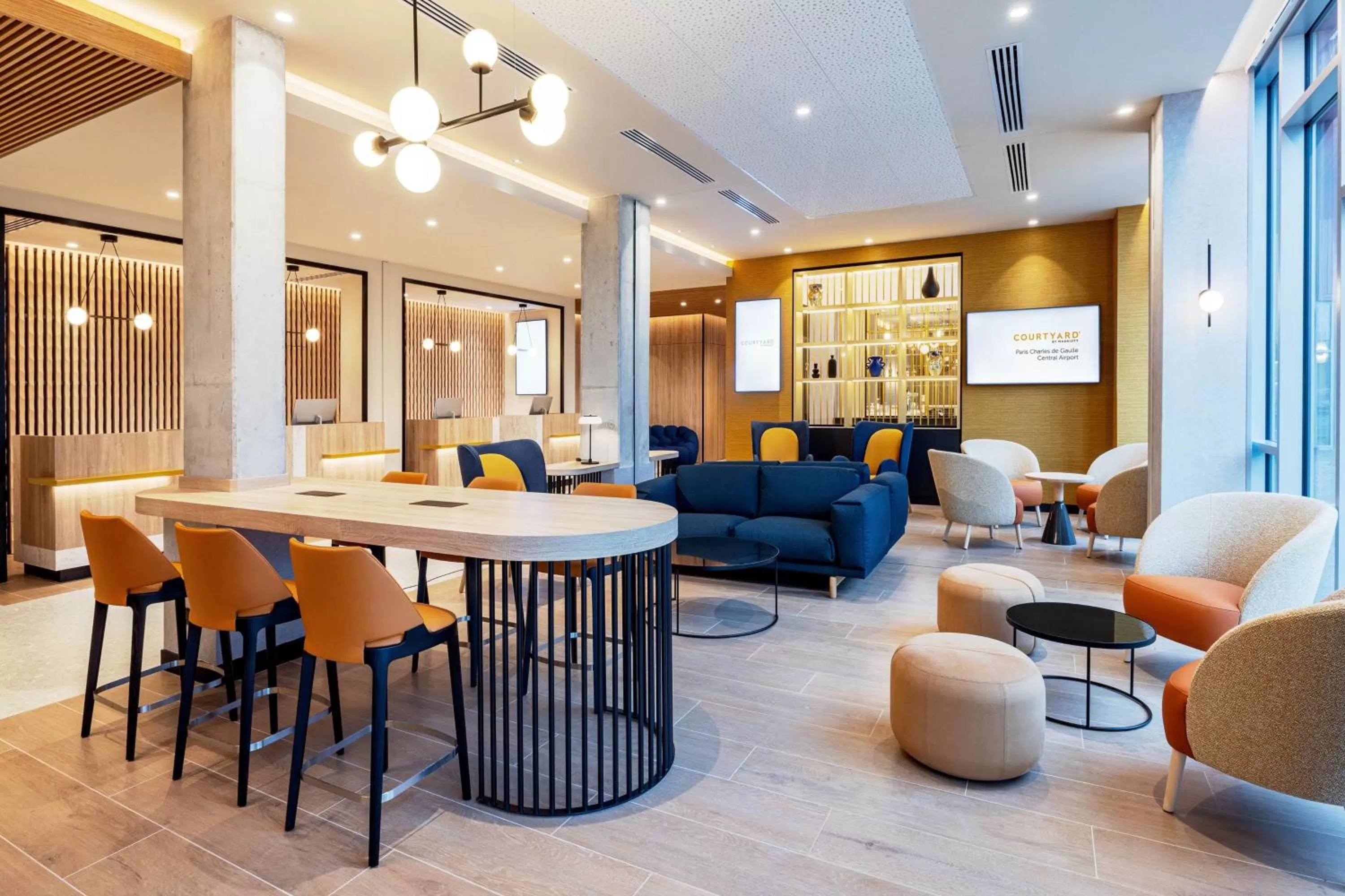 Lobby or reception in Courtyard by Marriott Paris Charles de Gaulle Central Airport