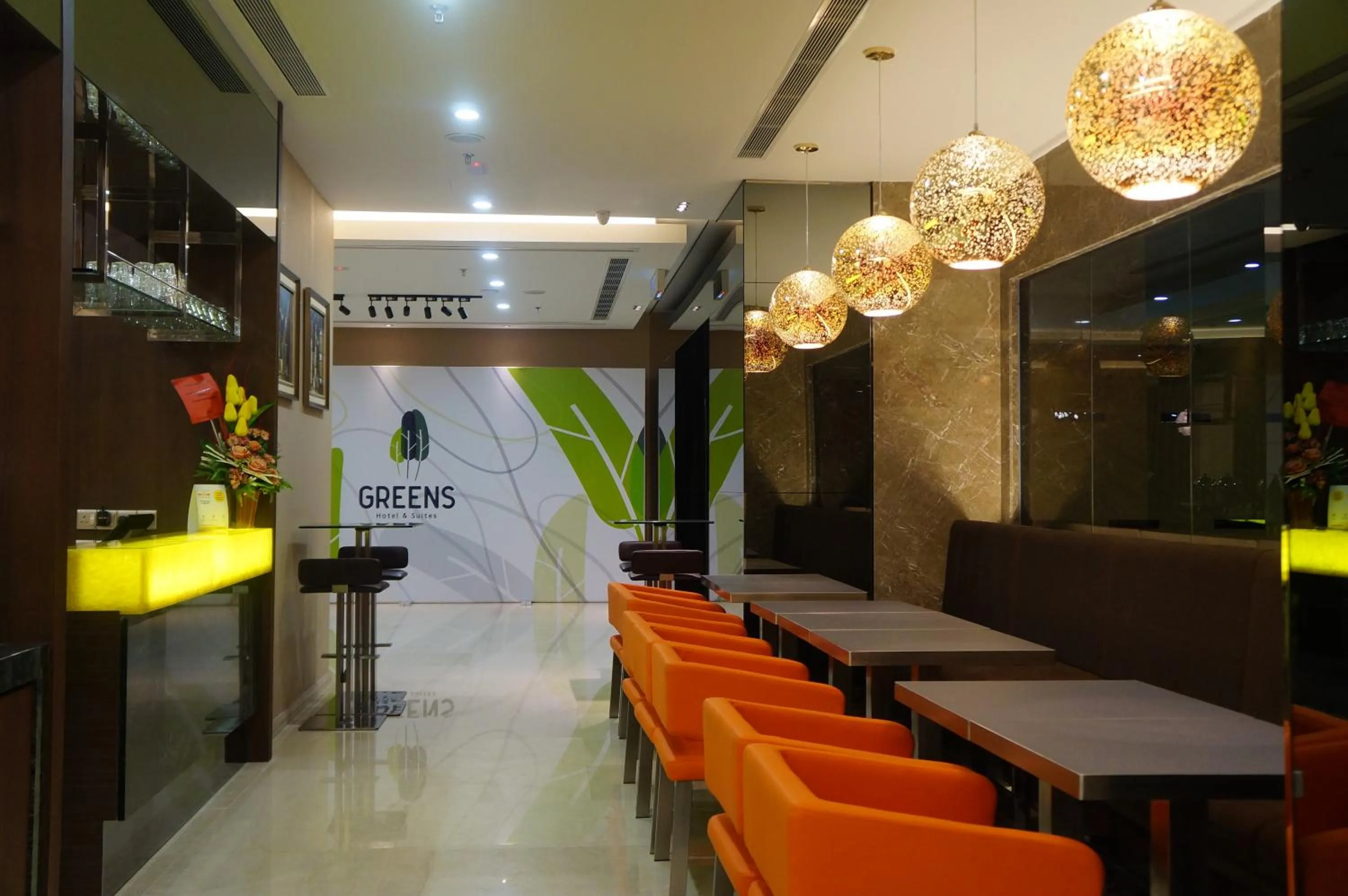 Restaurant/places to eat in Greens Hotel & Suites