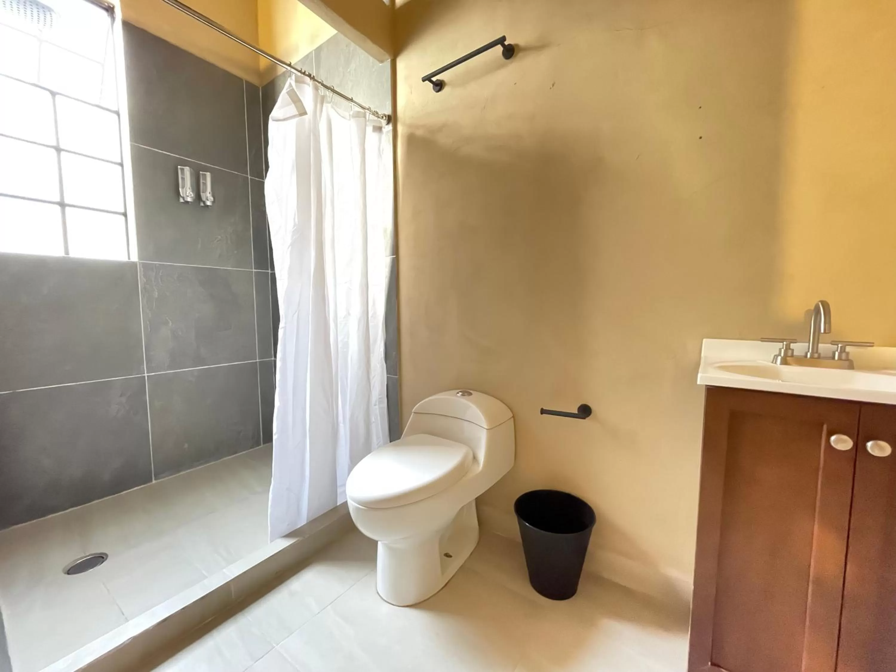 Bathroom in Colmena Hotel CDMX Centro