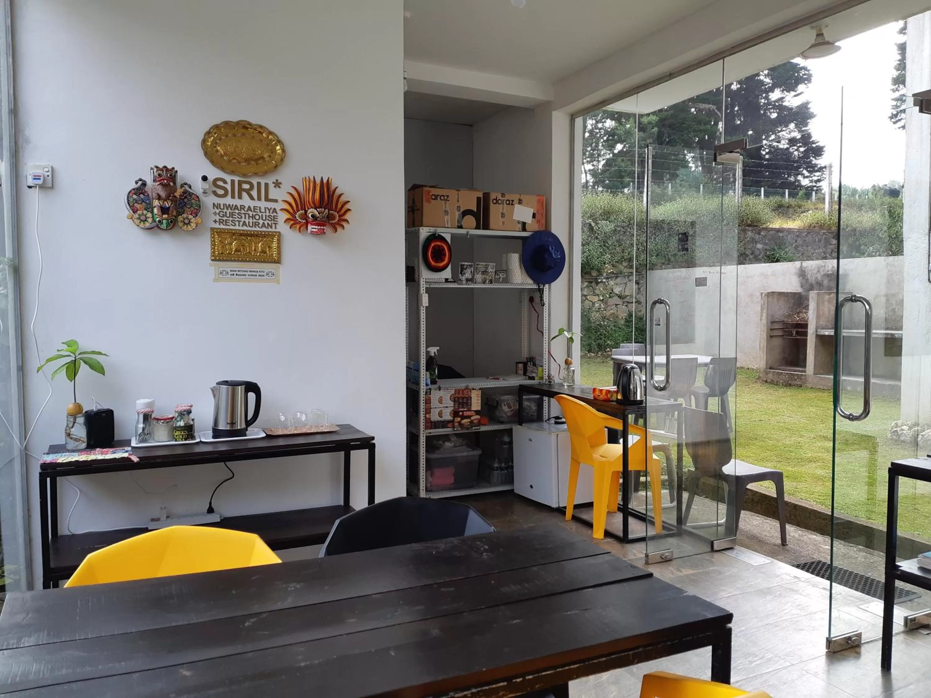 Restaurant/places to eat, Kitchen/Kitchenette in Siril Guesthouse Hostel