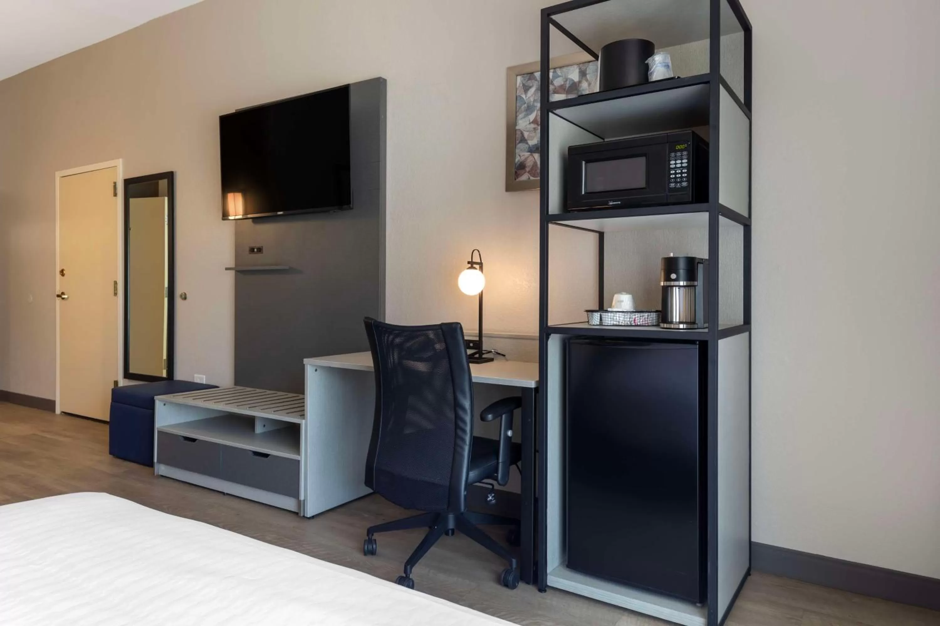 Bedroom in Best Western Plus Fort Worth North