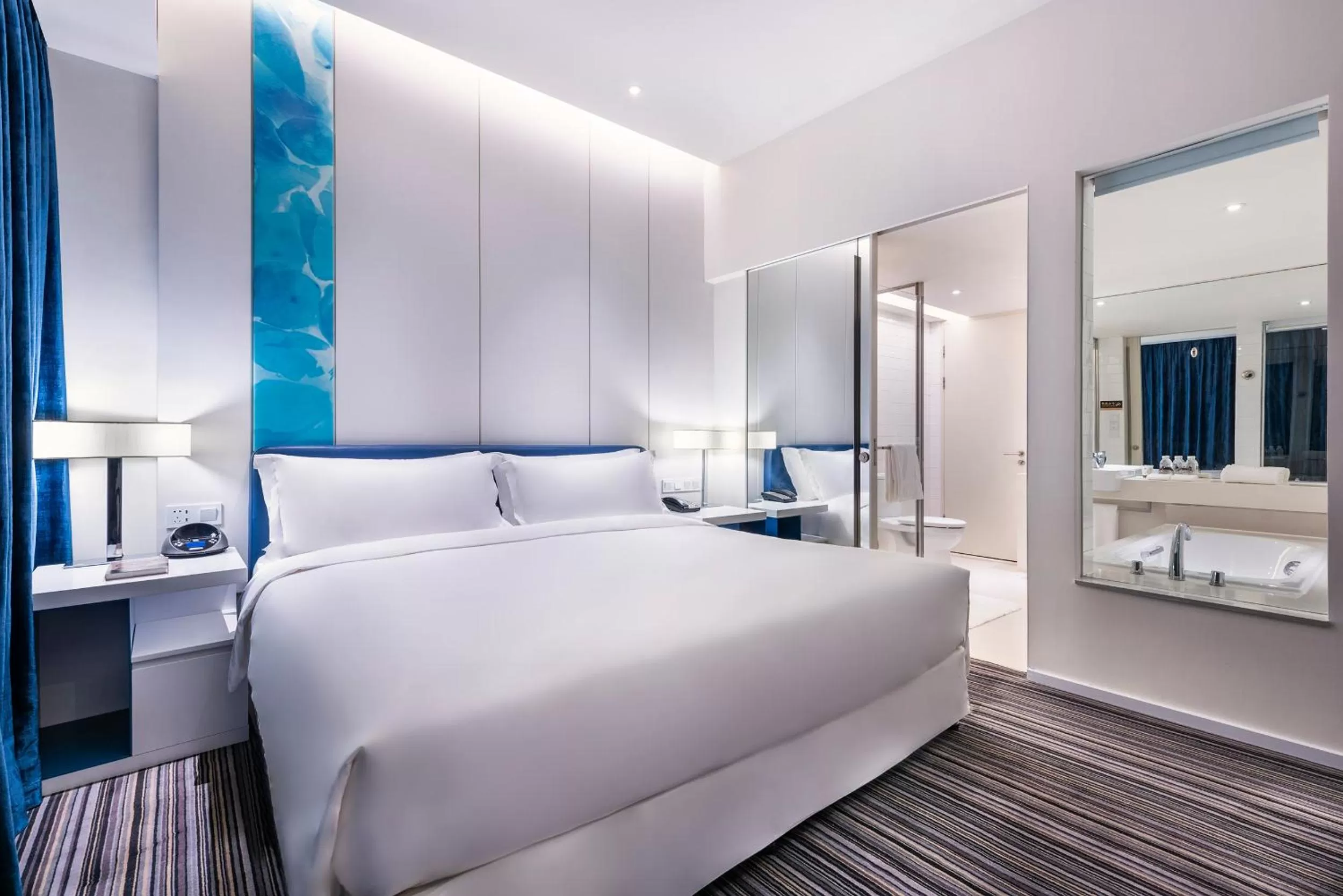 Bedroom, Bed in Grand Mercure Shanghai Century Park