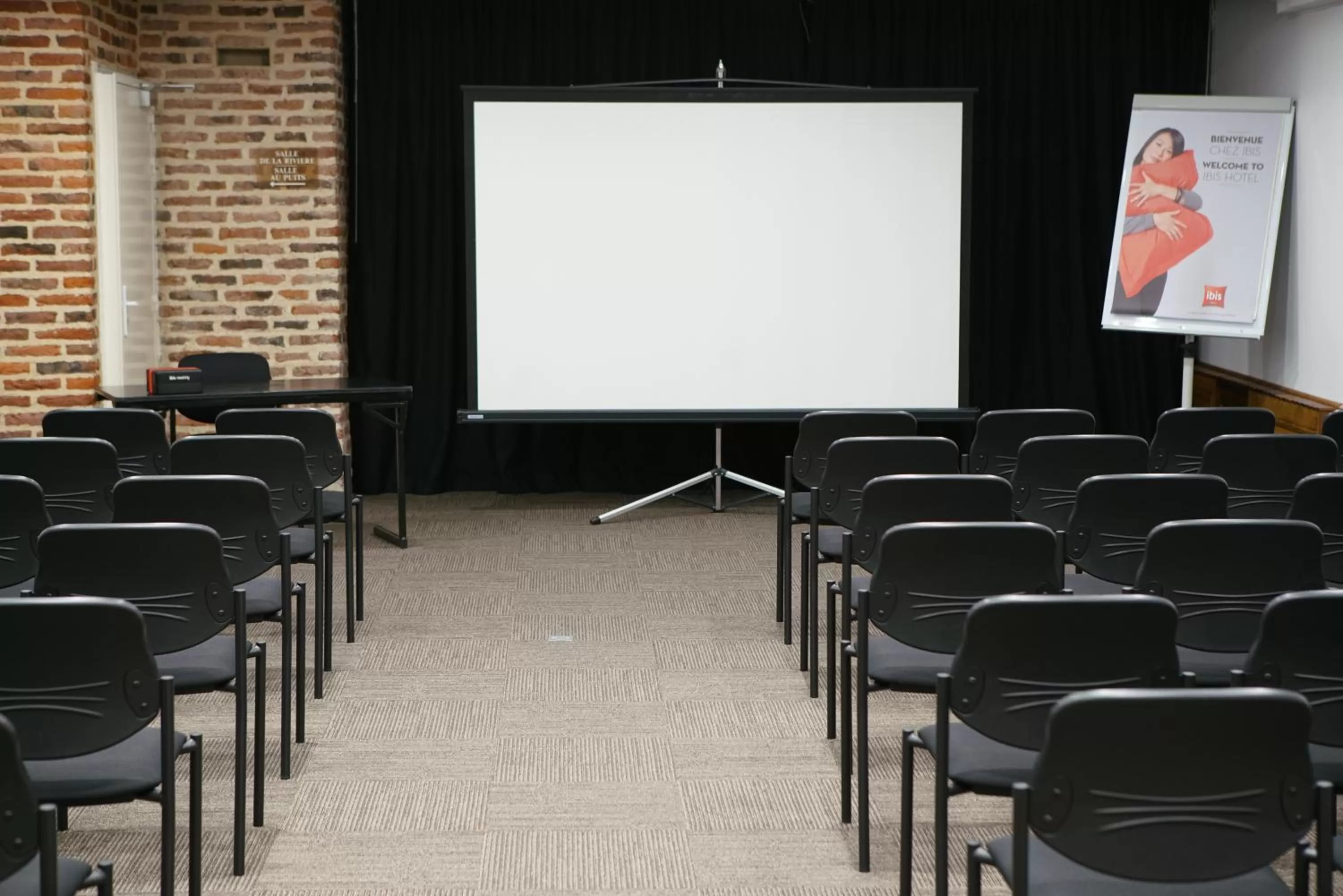 Meeting/conference room in ibis Douai Centre