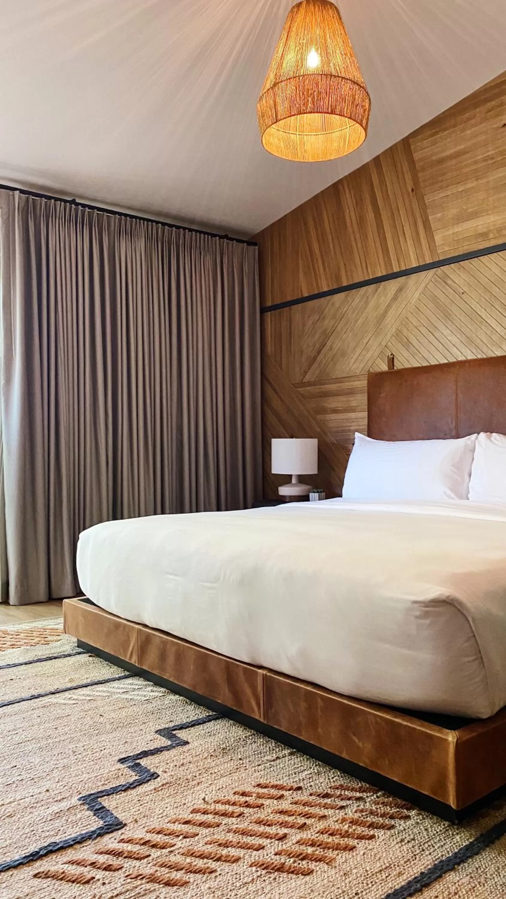 Bed in Calistoga Motor Lodge and Spa