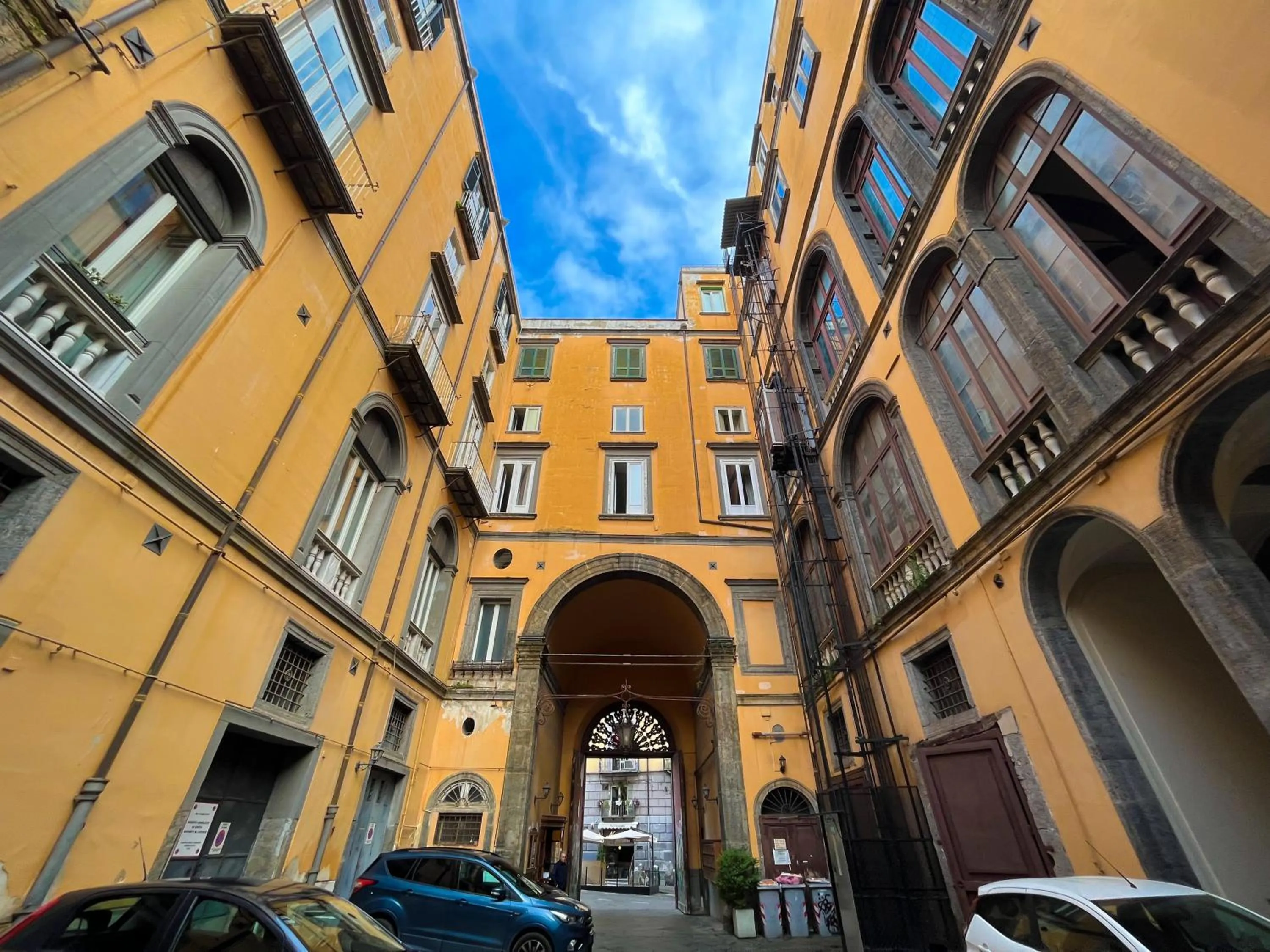 Inner courtyard view in Maison Degas-Dimora di Charme