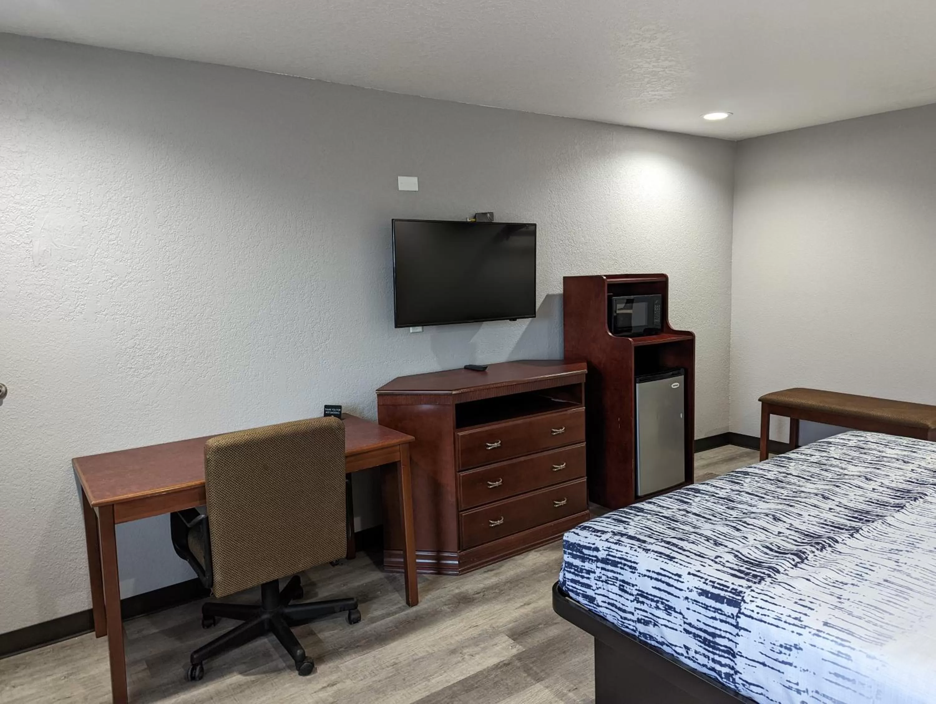 Property building, Bed in OKC Hotel