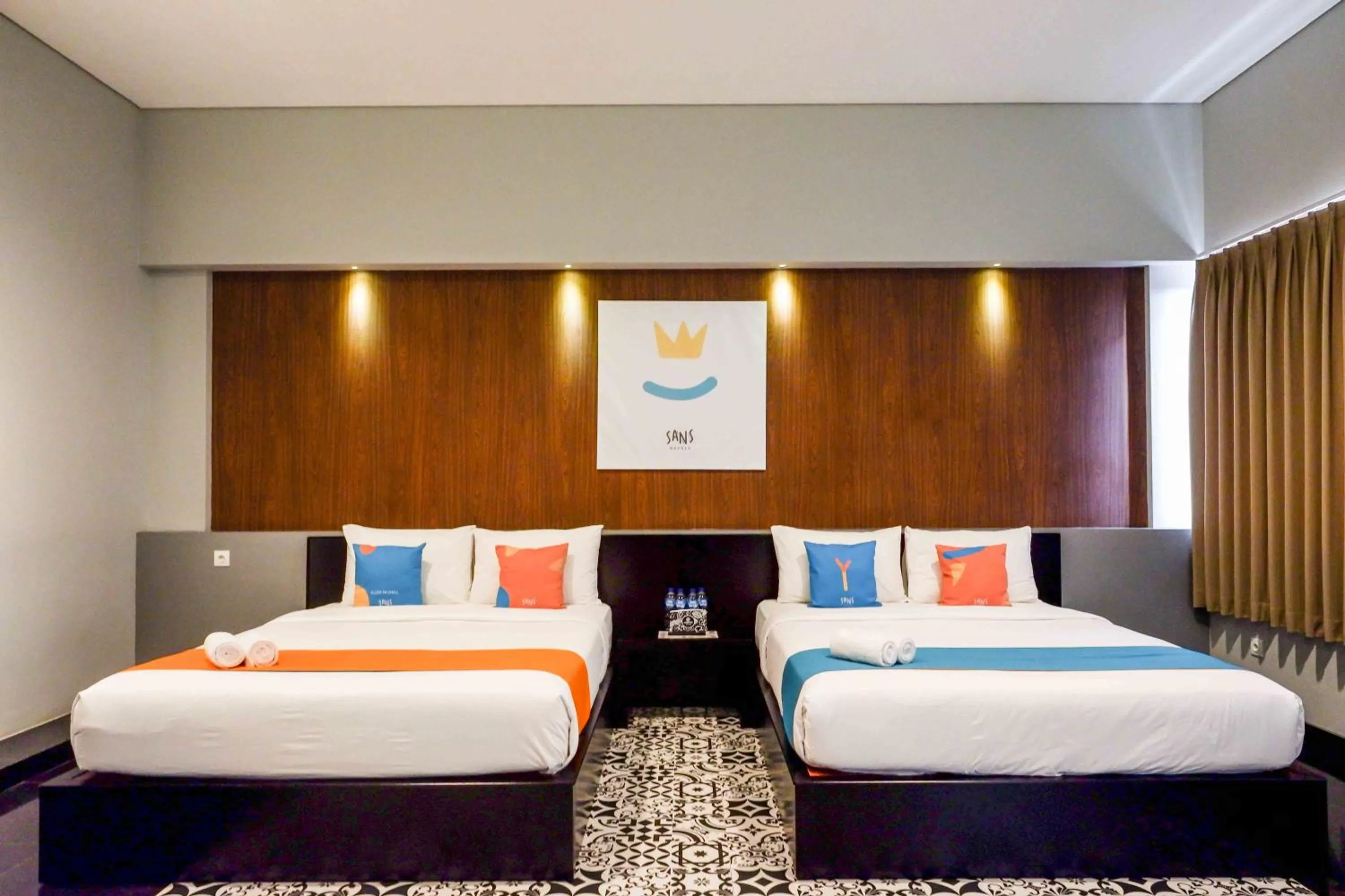Bedroom, Bed in Sans Hotel Empress Simpang Lima