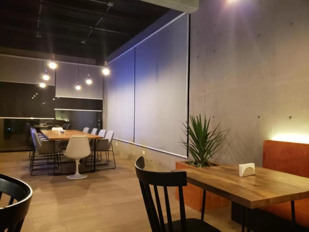 Restaurant/Places to Eat in Prime Suites