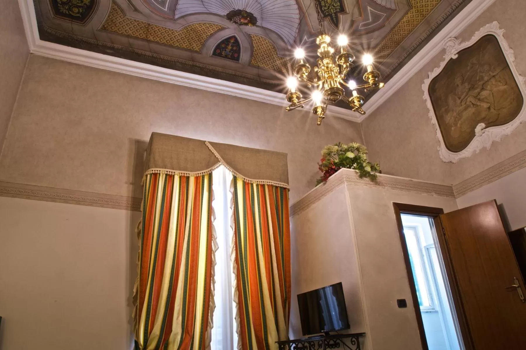 Photo of the whole room in Hotel La Luna