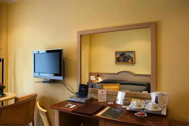 TV and multimedia in Hotel Giardino Inglese
