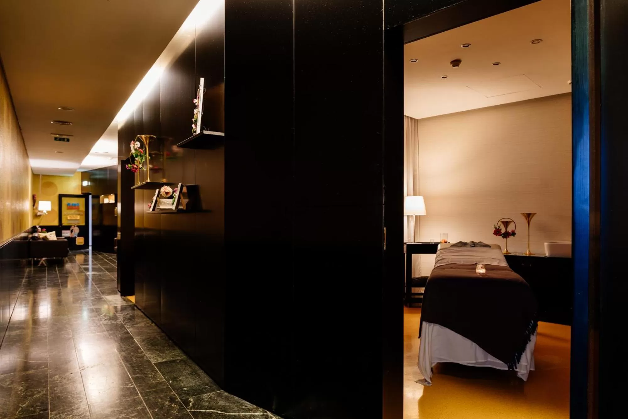 Massage, Bed in Axis Viana Business & SPA Hotel