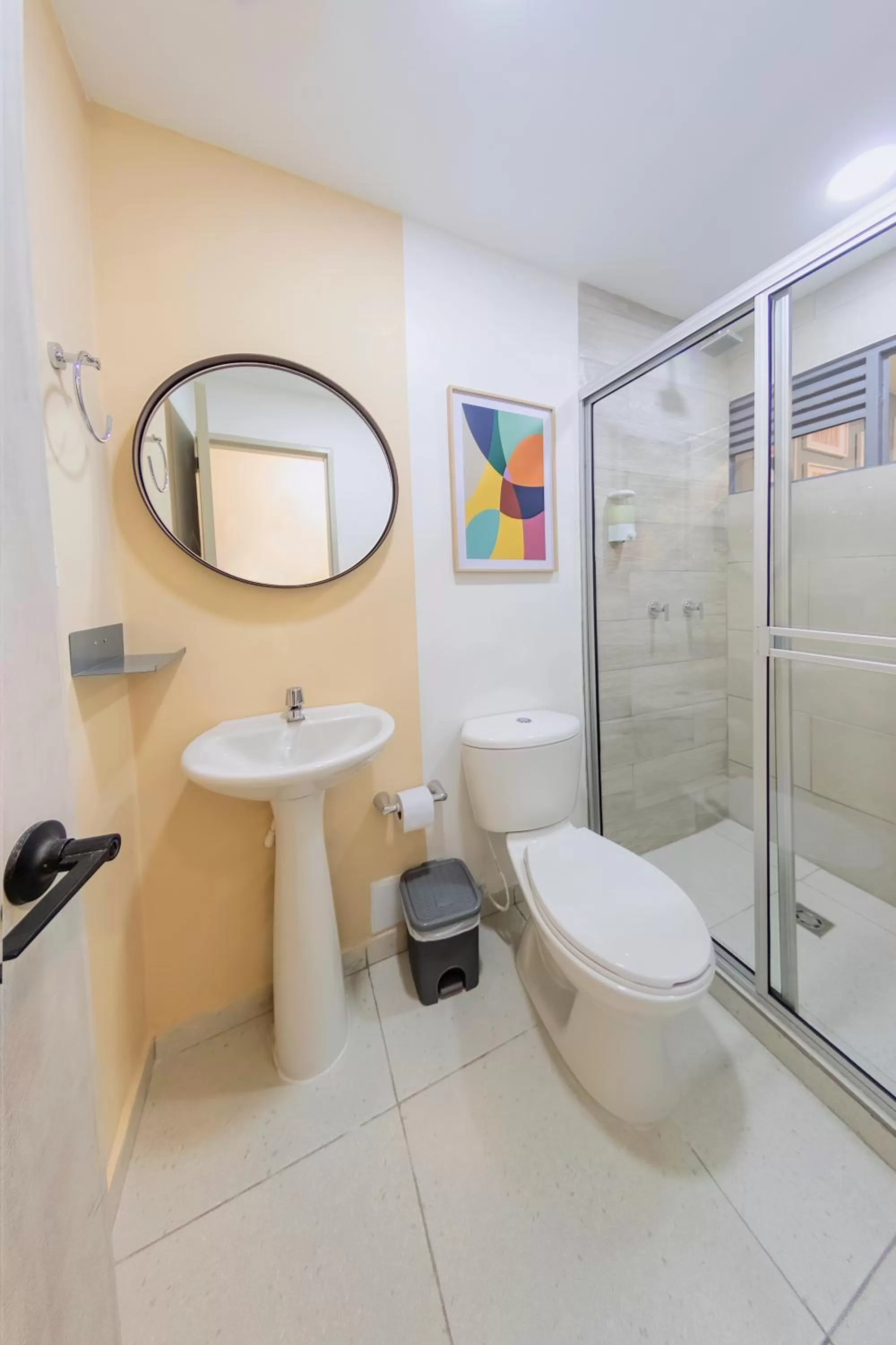 Shower in Ventiuna Hotel y Coliving