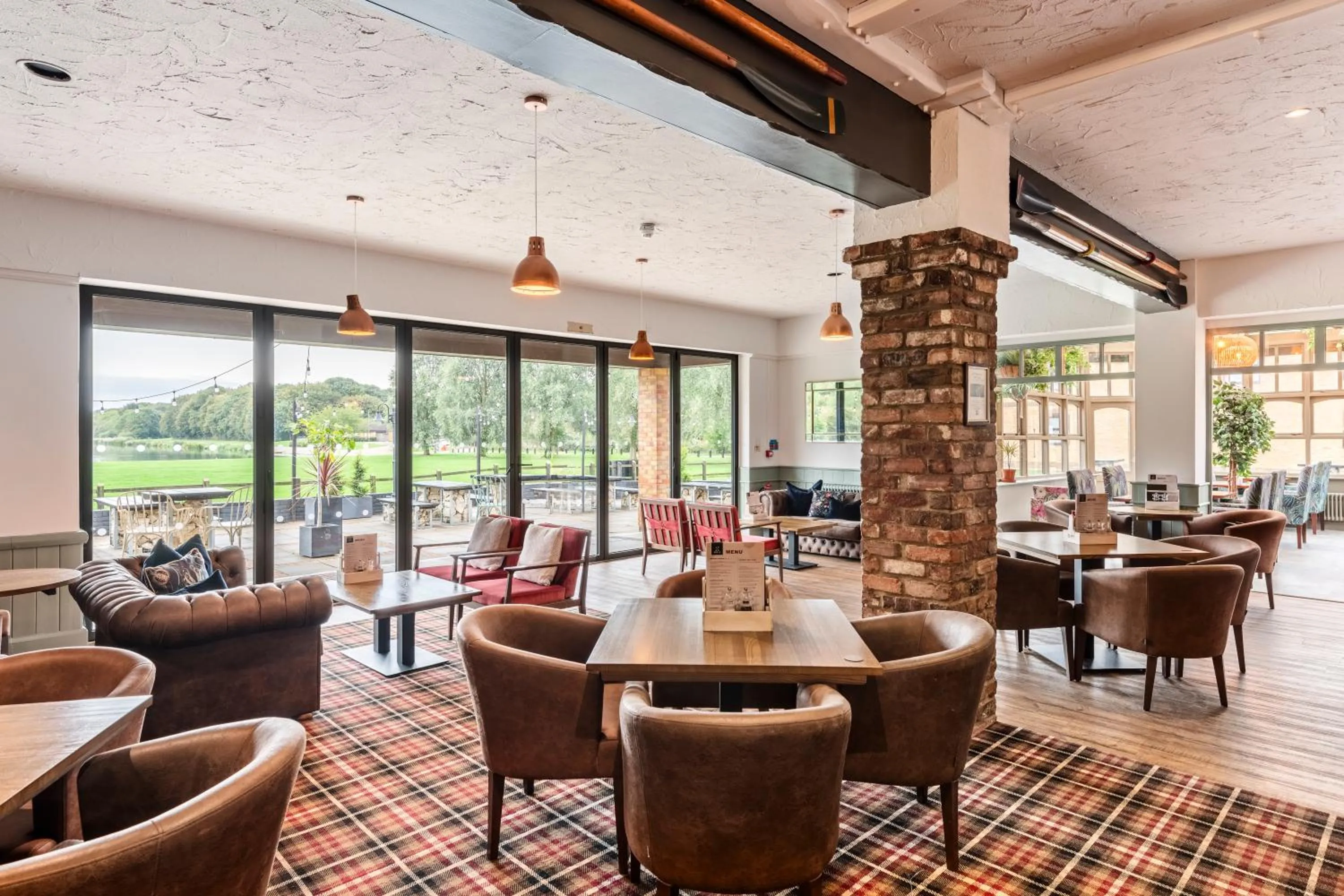 Lounge or bar in Dragonfly Hotel Peterborough