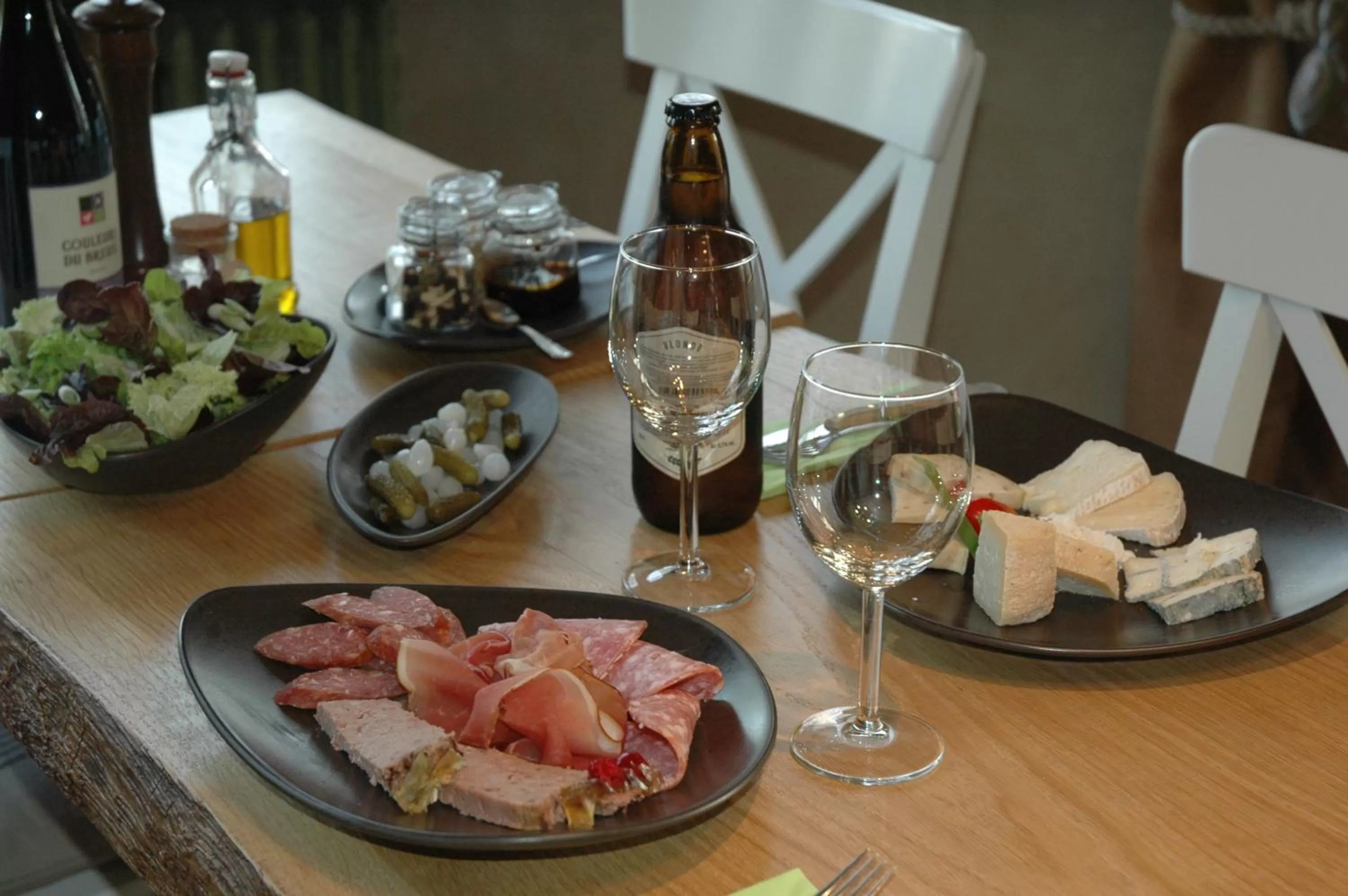 Meals in Les Chambres du Vivier, chambres d'hôtes et gîte - à 100m -