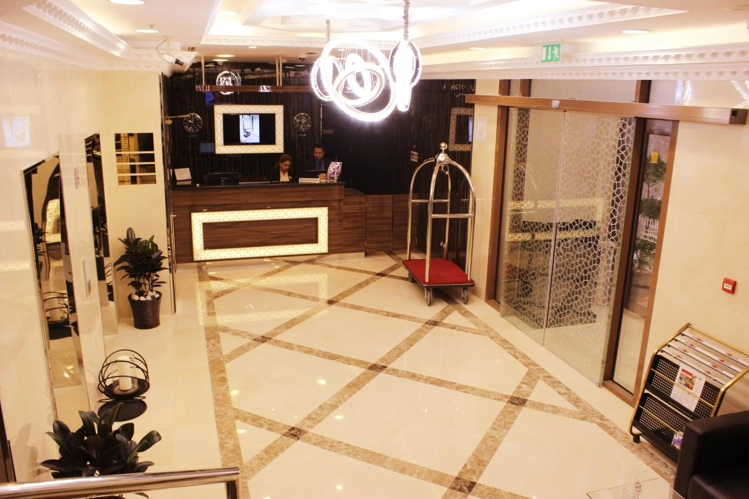 Lobby or reception in Montreal Naif Hotel