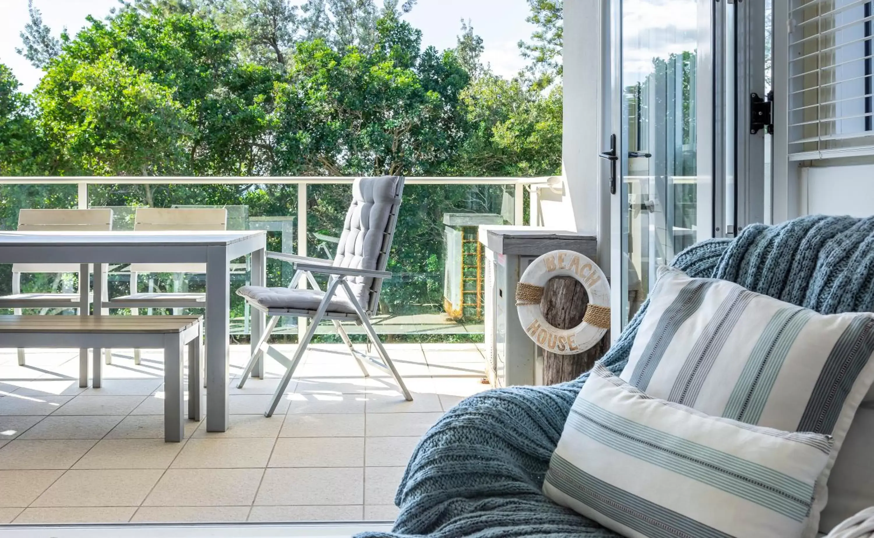 Executive One Bedroom Apartment with Garden View in 84 The Spit Holiday Apartments Executive One Bedroom Apartment with Garden View in 84 The Spit Holiday Apartments