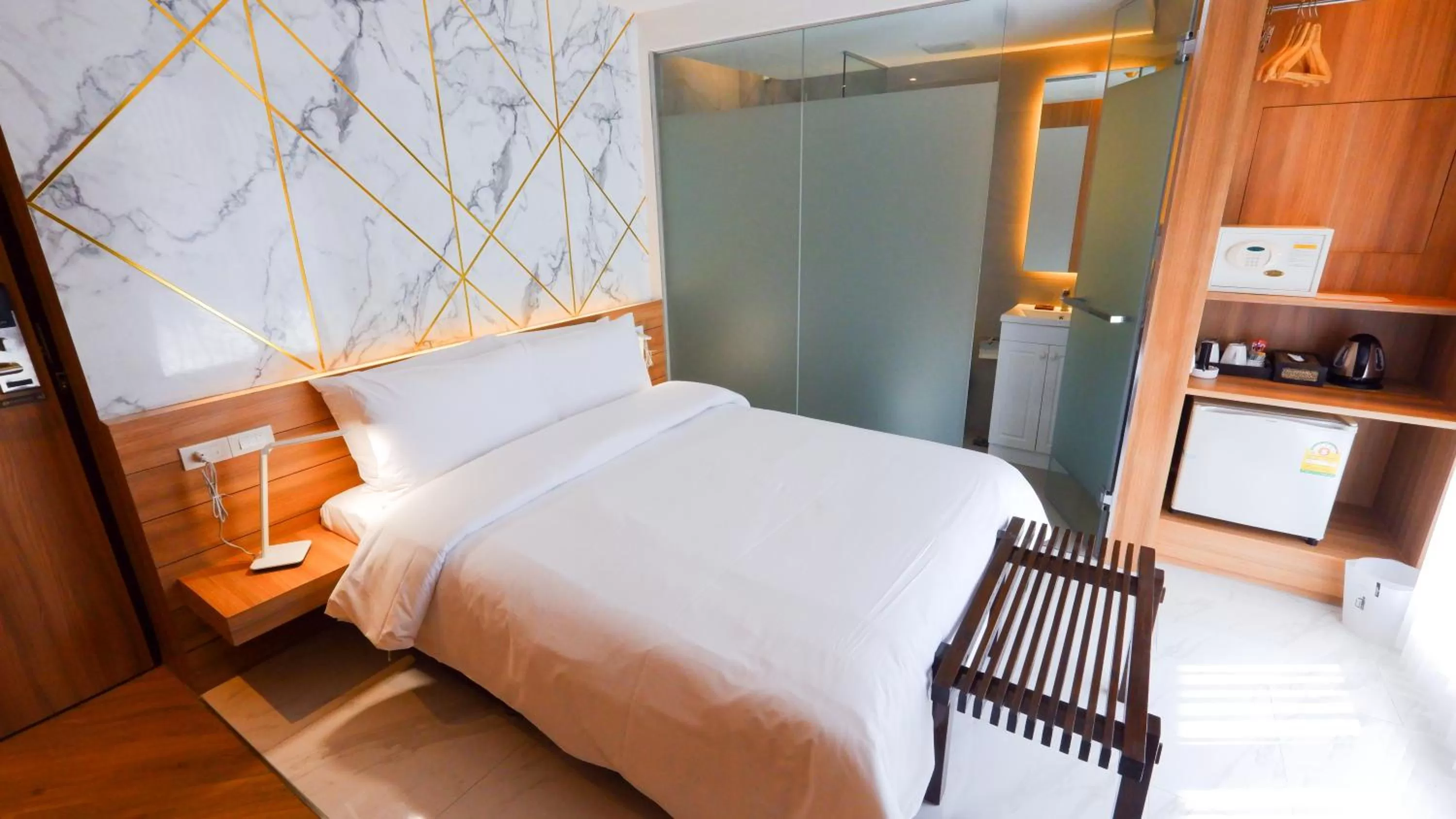 Bedroom, Bed in Pinnacle Dream