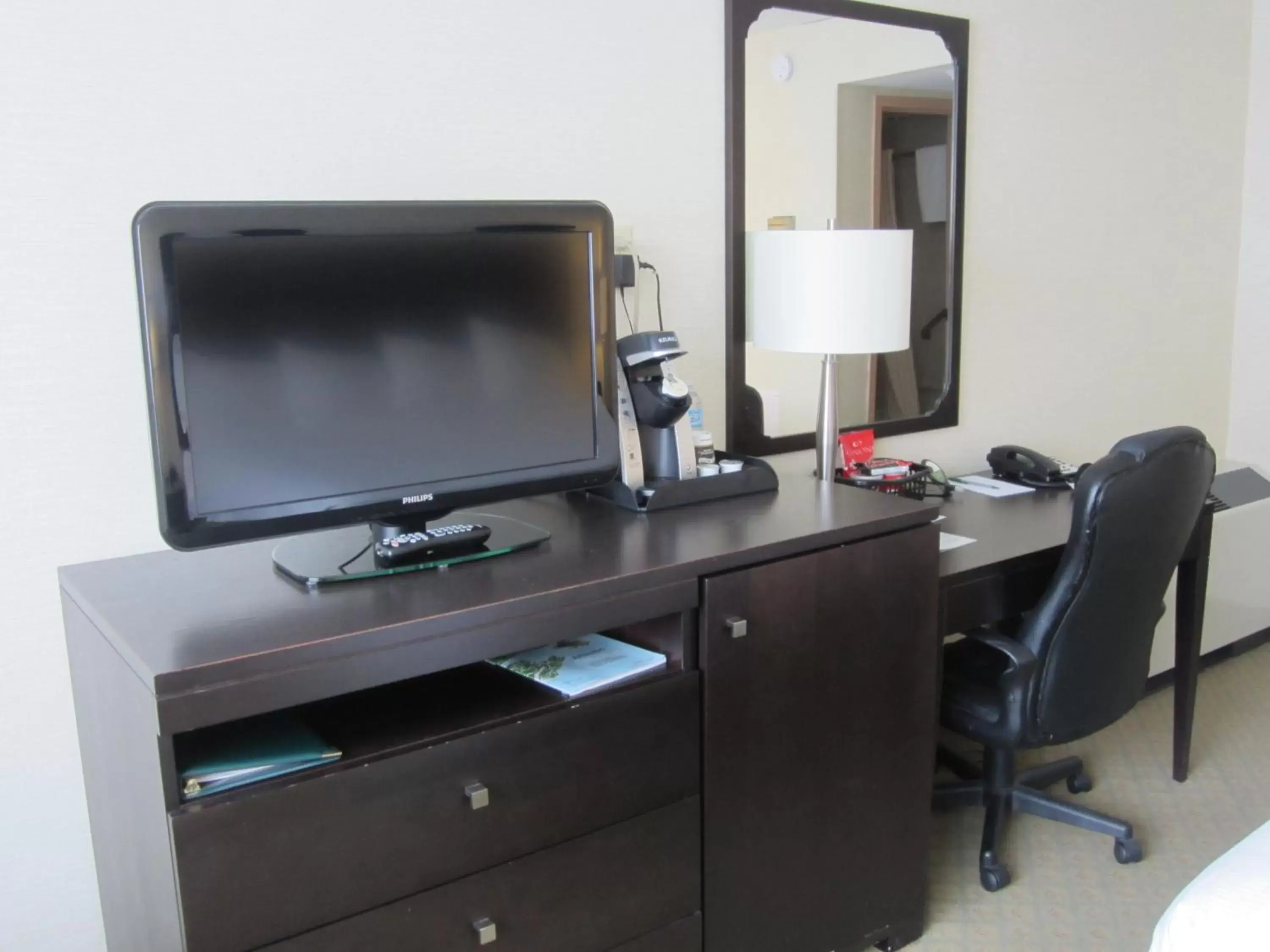 Standard King Room - Non-Smoking in Greenwood Inn & Suites Standard King Room - Non-Smoking in Greenwood Inn & Suites