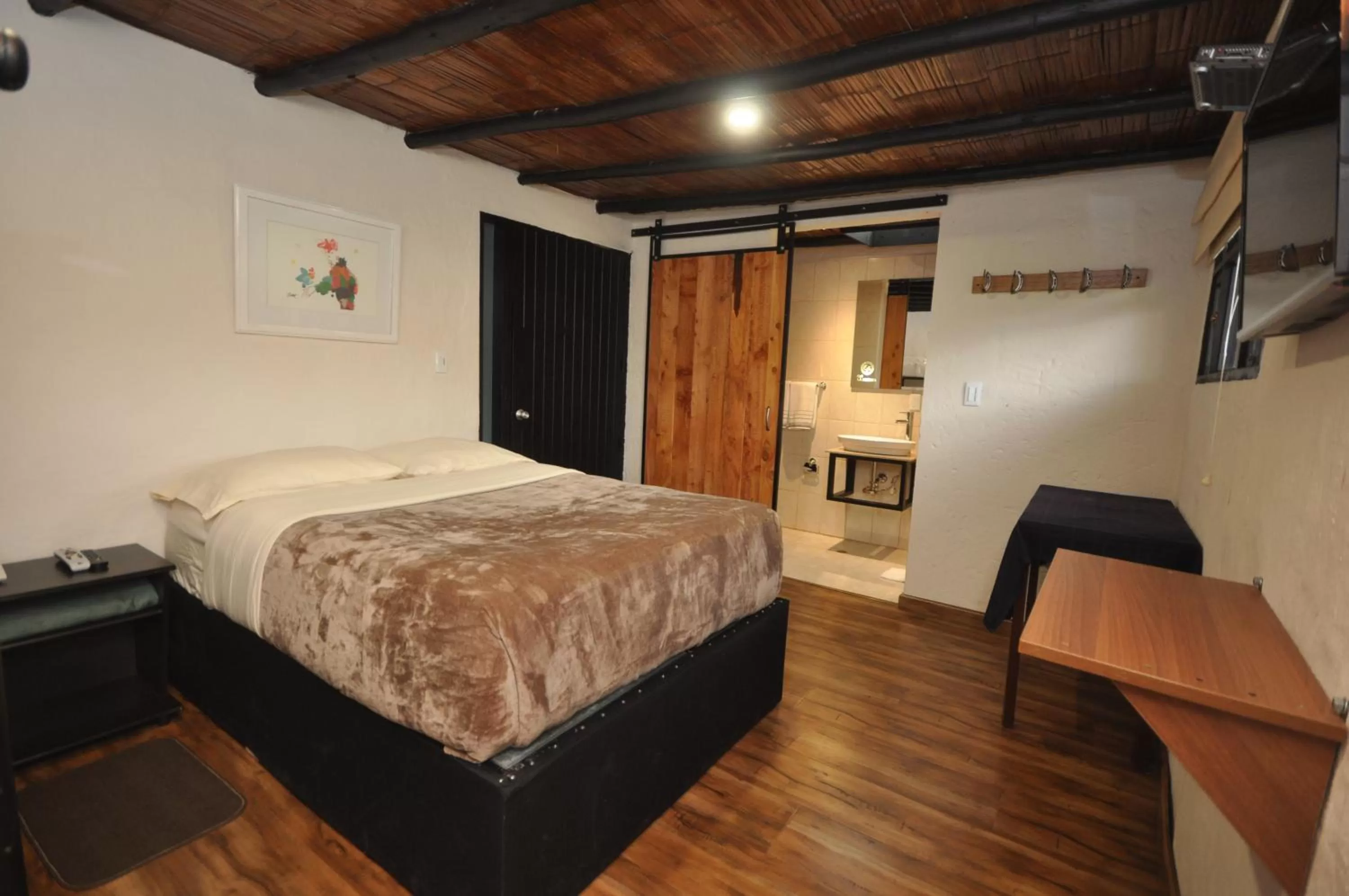 Bathroom, Bed in Posada Cafe La Huerta